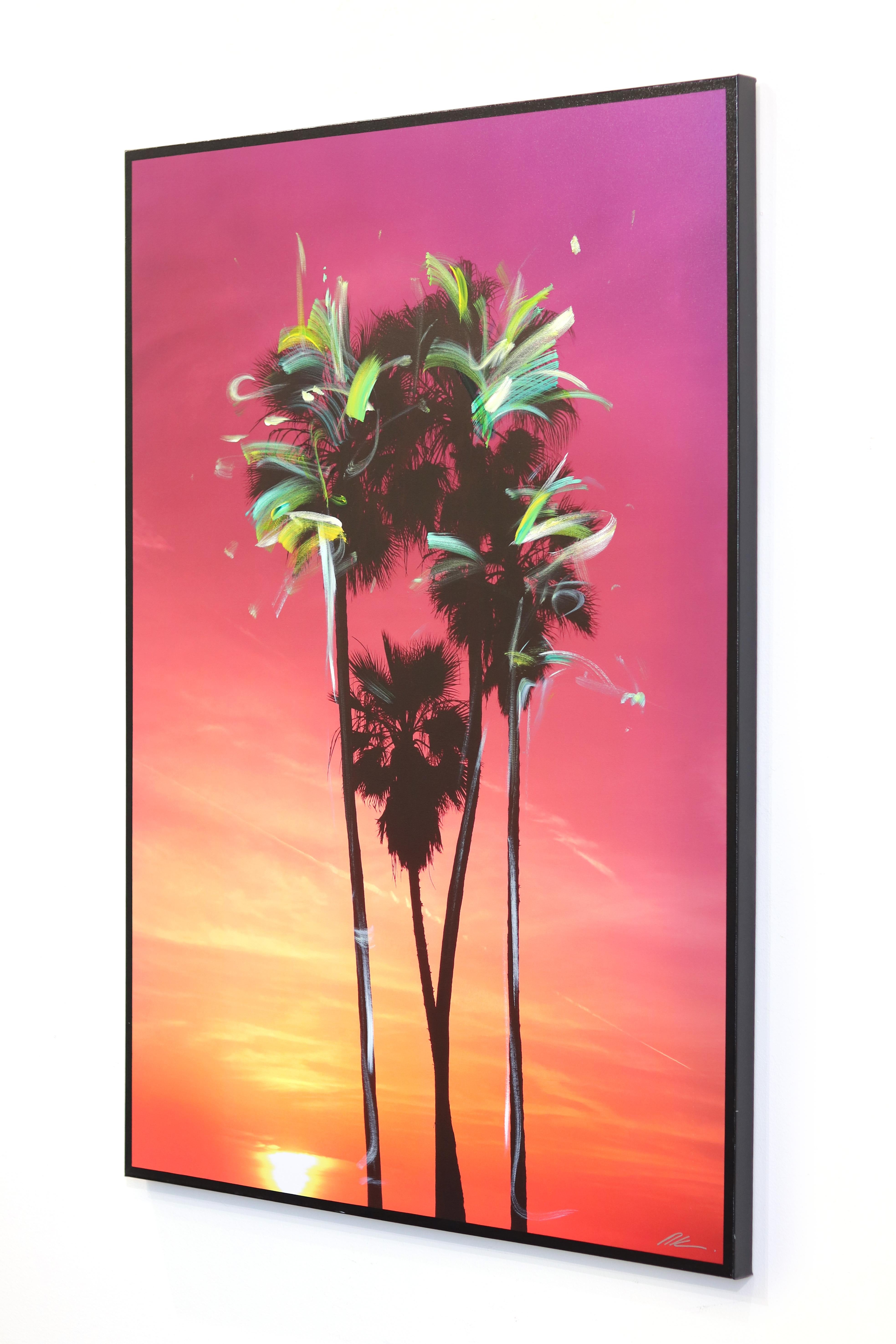 Palms 2-Dusktime in L.A. - Grande peinture de paysage aux couleurs vives du coucher de soleil - Rose Landscape Photograph par Pete Kasprzak