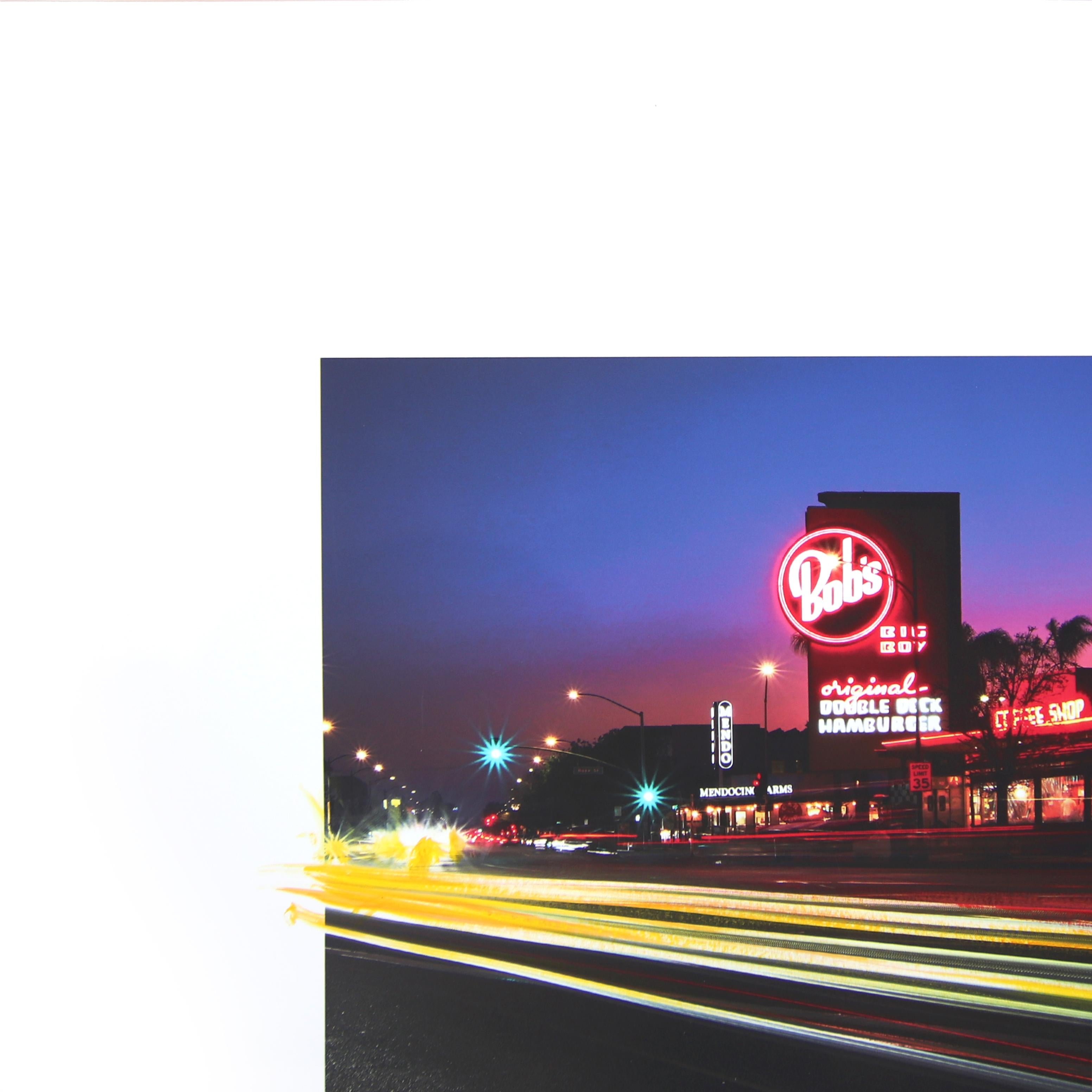 Bob's Big Boy - Photographie de paysage urbain - Peinture sur papier en vente 1