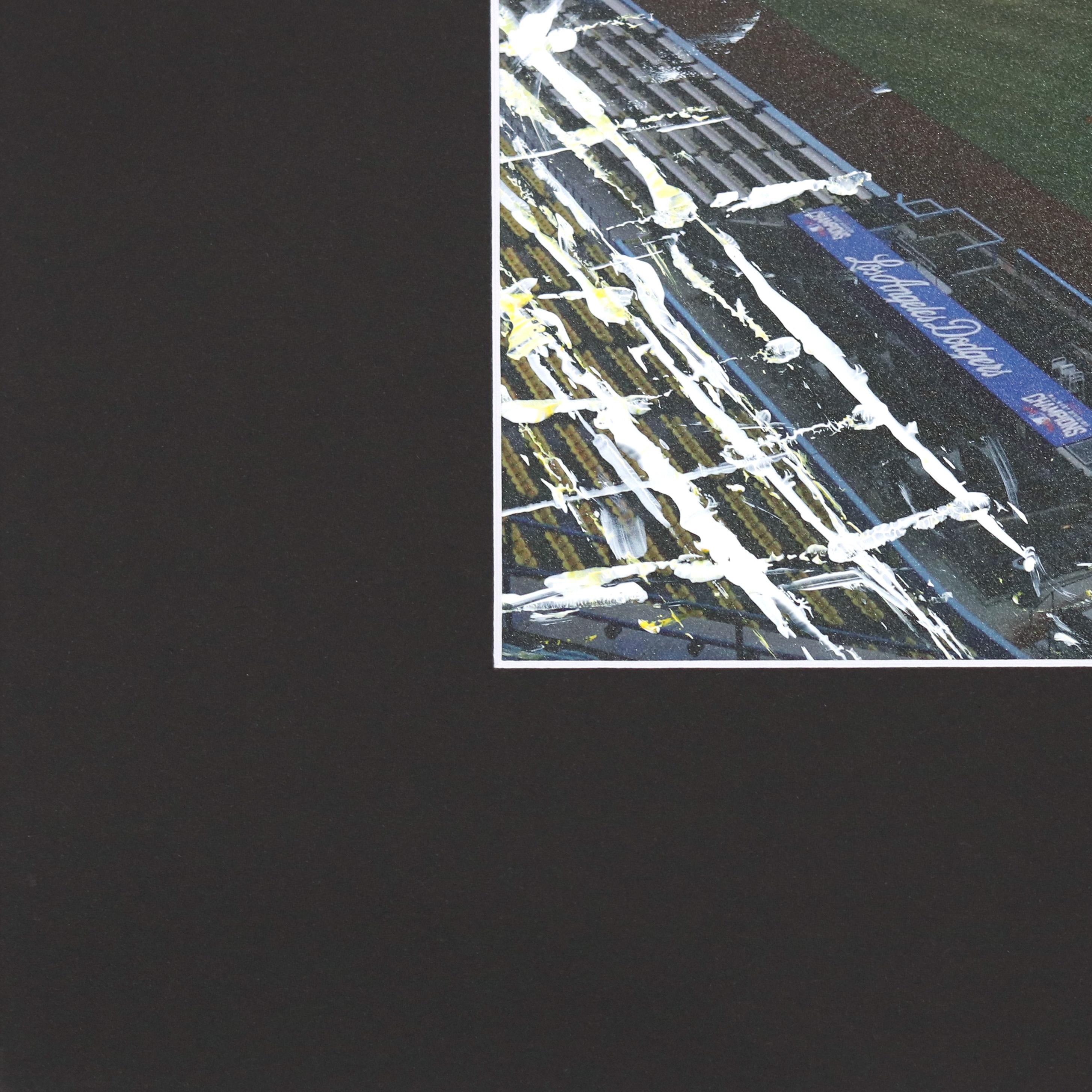 La passione di Pete Kasprzak per la vita in città si esprime nelle sue dinamiche opere d'arte urbana. Le opere di Kasprzak esprimono energia e vita con pennellate animate. An He aggiunge movimento dinamico e texture con colori ad olio e acrilici