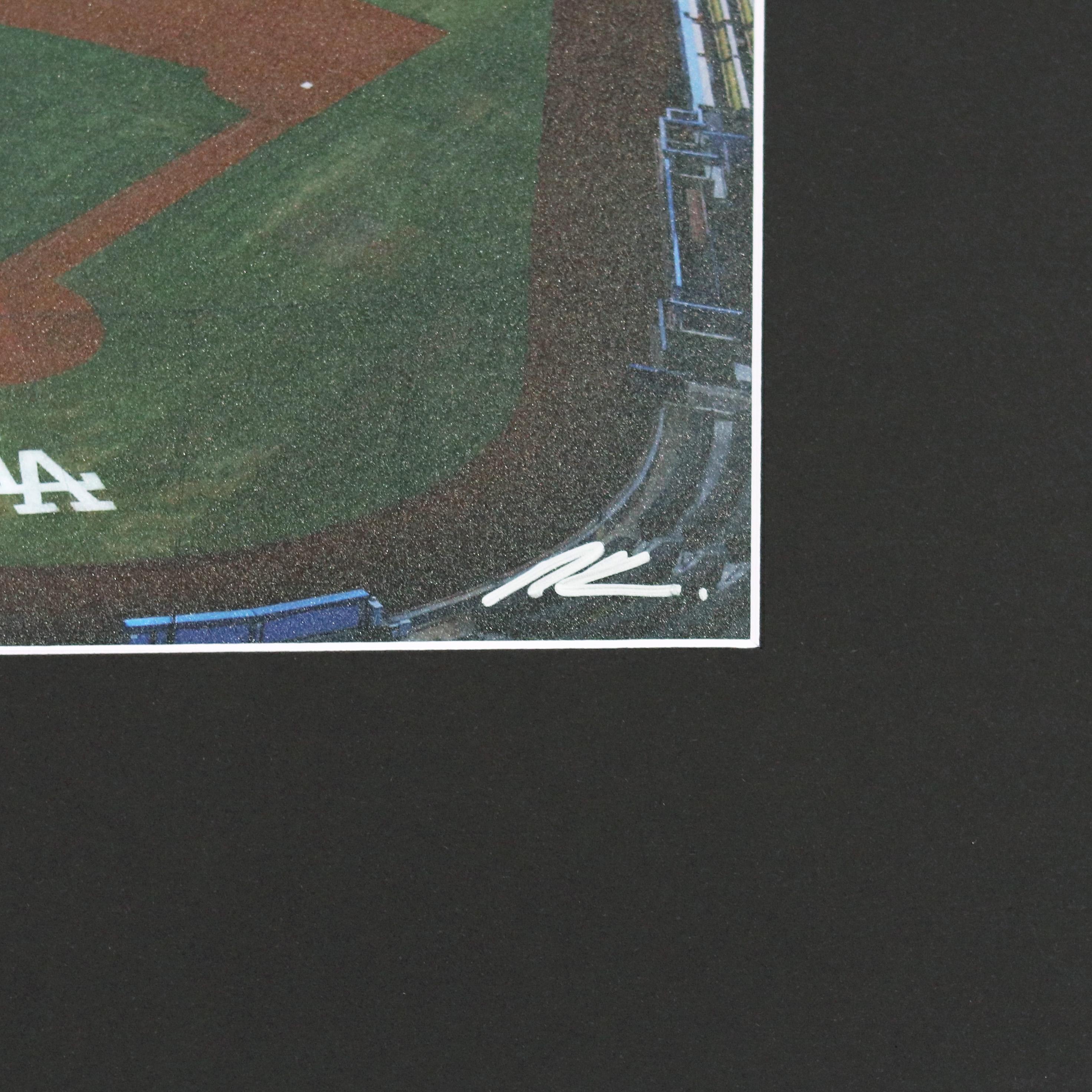 Dodger Stadium: è quasi ora di giocare di nuovo - Fotografia urbana - Pittura su carta in vendita 2
