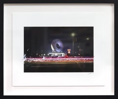 SPIN Randy's Donuts I - Photographie de paysage urbain Peinture d'art sur papier encadrée