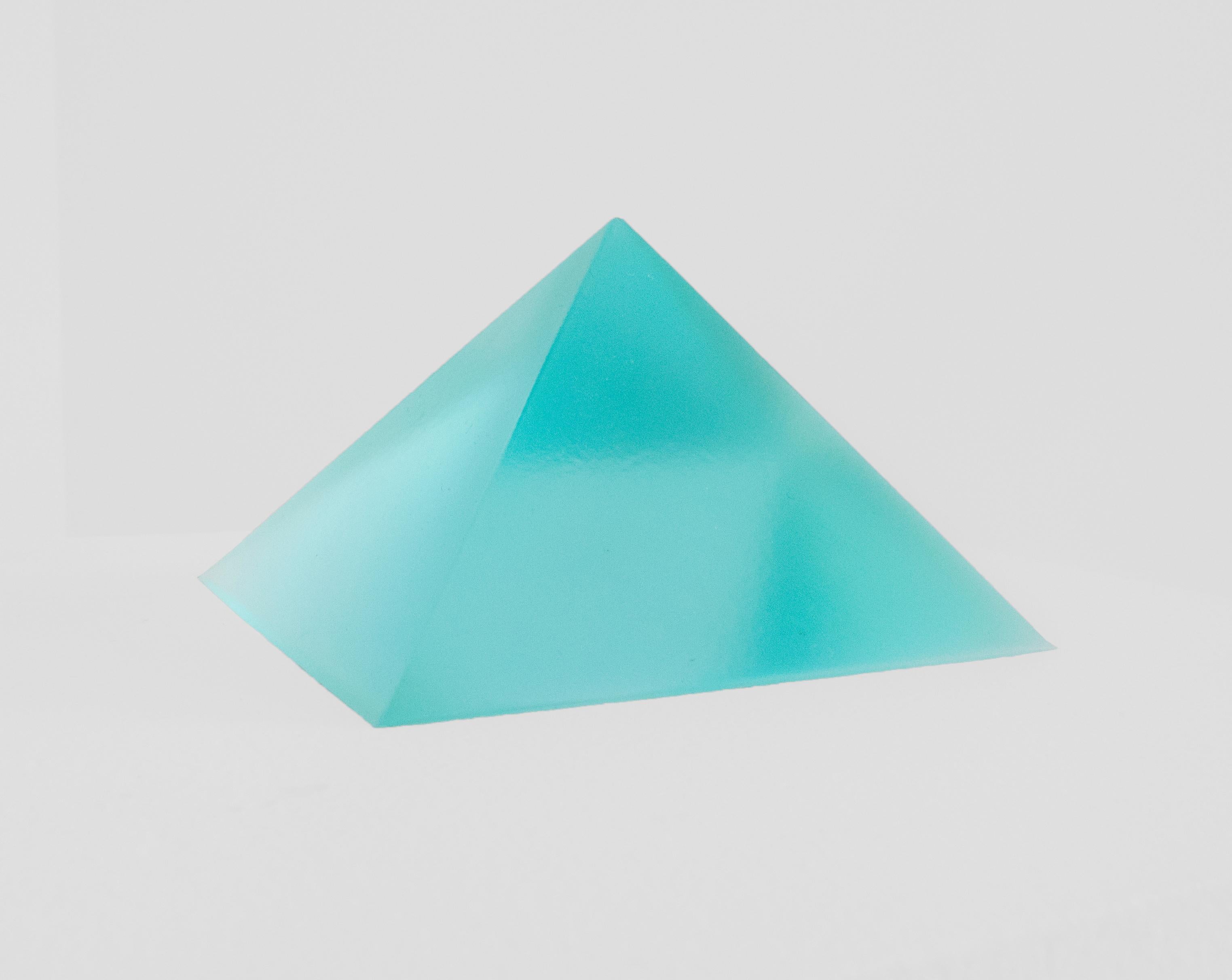 Ohne Titel (Aqua-Urethan-Pyramide), 2012