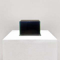 Senza titolo (Cubo in resina poliestere nera con bordo blu-verde), 1971