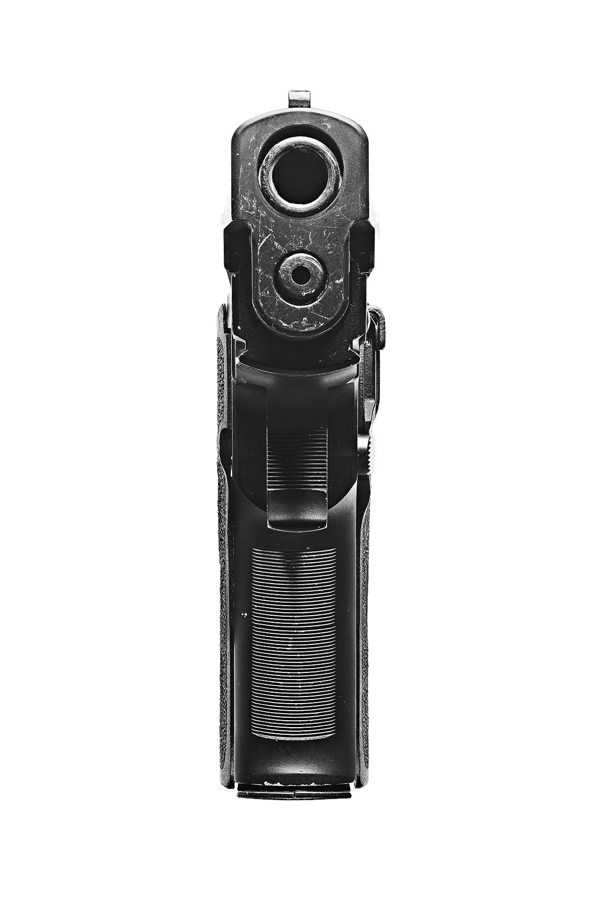 Browning Hochleistung
Digitaler C-Print / Archivpigmentdruck
Verfügbare Größen:
36 x 72 Zoll - Auflage: 20
48 x 96 Zoll - Auflage von 10

In Point Blank vermenschlicht und abstrahiert Lusztyk den Gegenstand von Handfeuerwaffen und schafft so