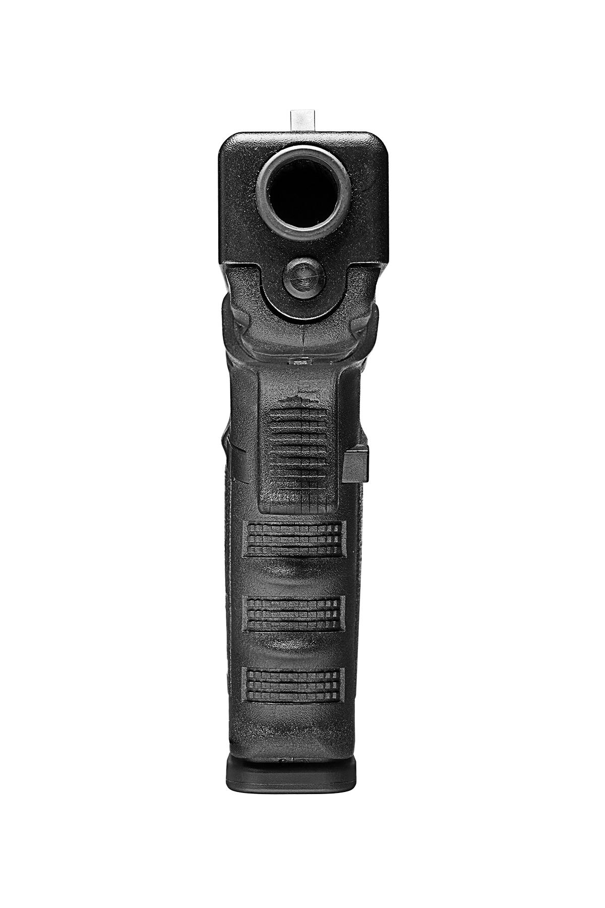 Glock
Digitaler C-Print / Archivpigmentdruck
Verfügbare Größen:
36 x 72 Zoll - Auflage: 20
48 x 96 Zoll - Auflage von 10

In Point Blank vermenschlicht und abstrahiert Lusztyk den Gegenstand von Handfeuerwaffen und schafft so entmystifizierte