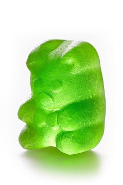 Peter Andrew Lusztyk - Gummy Bear Green, photographie 2021, imprimée d'après