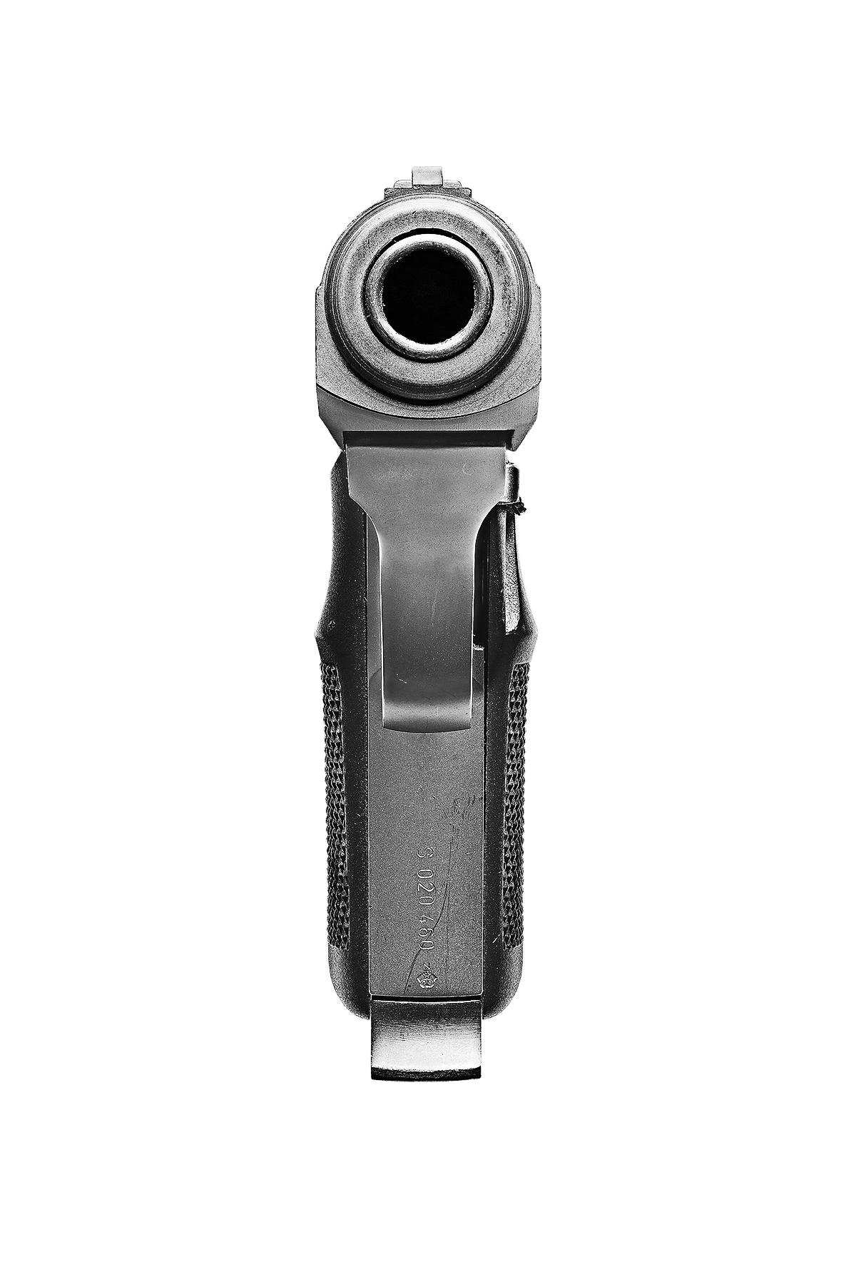 Walther PPK
C.C.I.C. / Impression pigmentaire d'archives
Edition de 20 exemplaires par format
Tailles disponibles :
36 x 72 pouces
48 x 96 pouces

Dans Point Blank, l'agrandissement des armes de poing par Lusztyk anthropomorphise et abstrait son