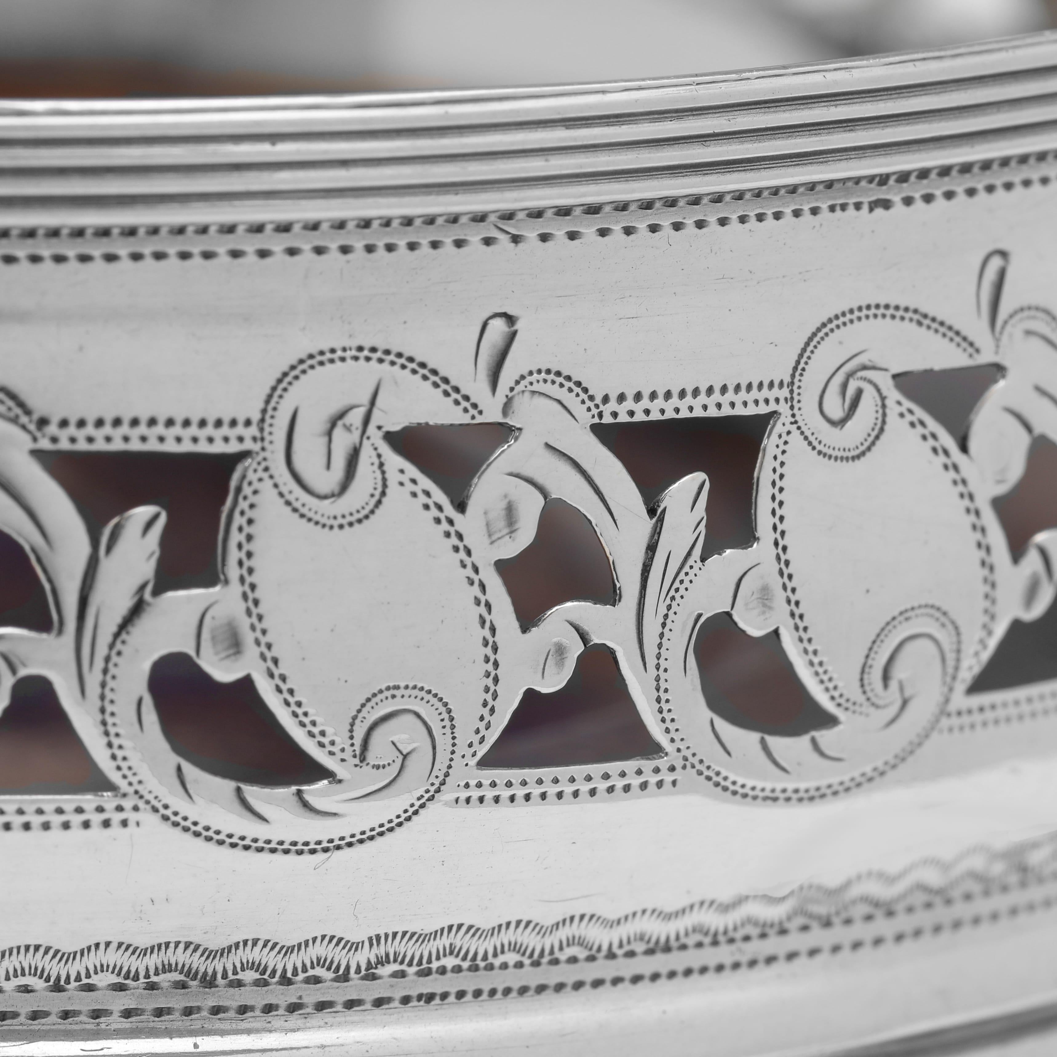 Sterling Silver Peter & Anne Bateman - Pair of George III wine coasters made in London in 1797 For Sale