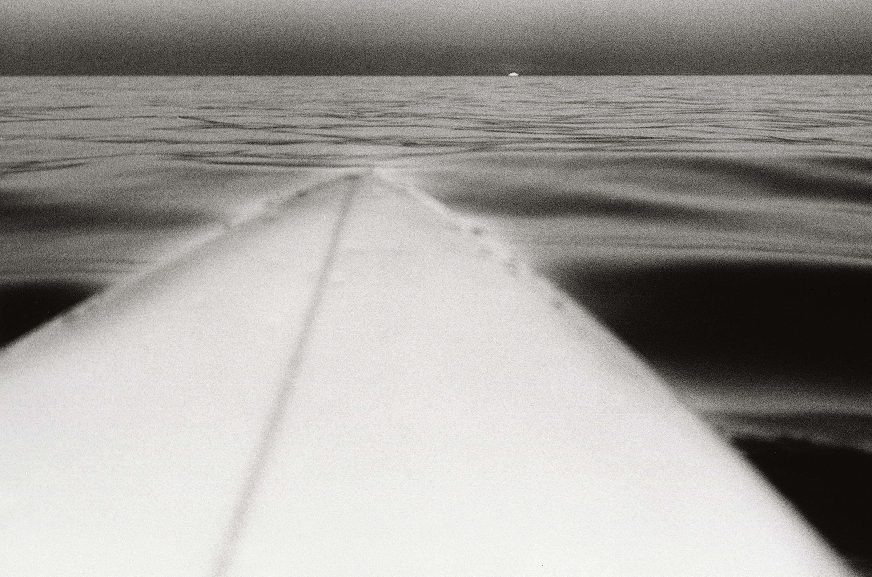 Surfboard with Setting Sun, Santa Monica, Californie, Anthony Friedkin, États-Unis en vente 1