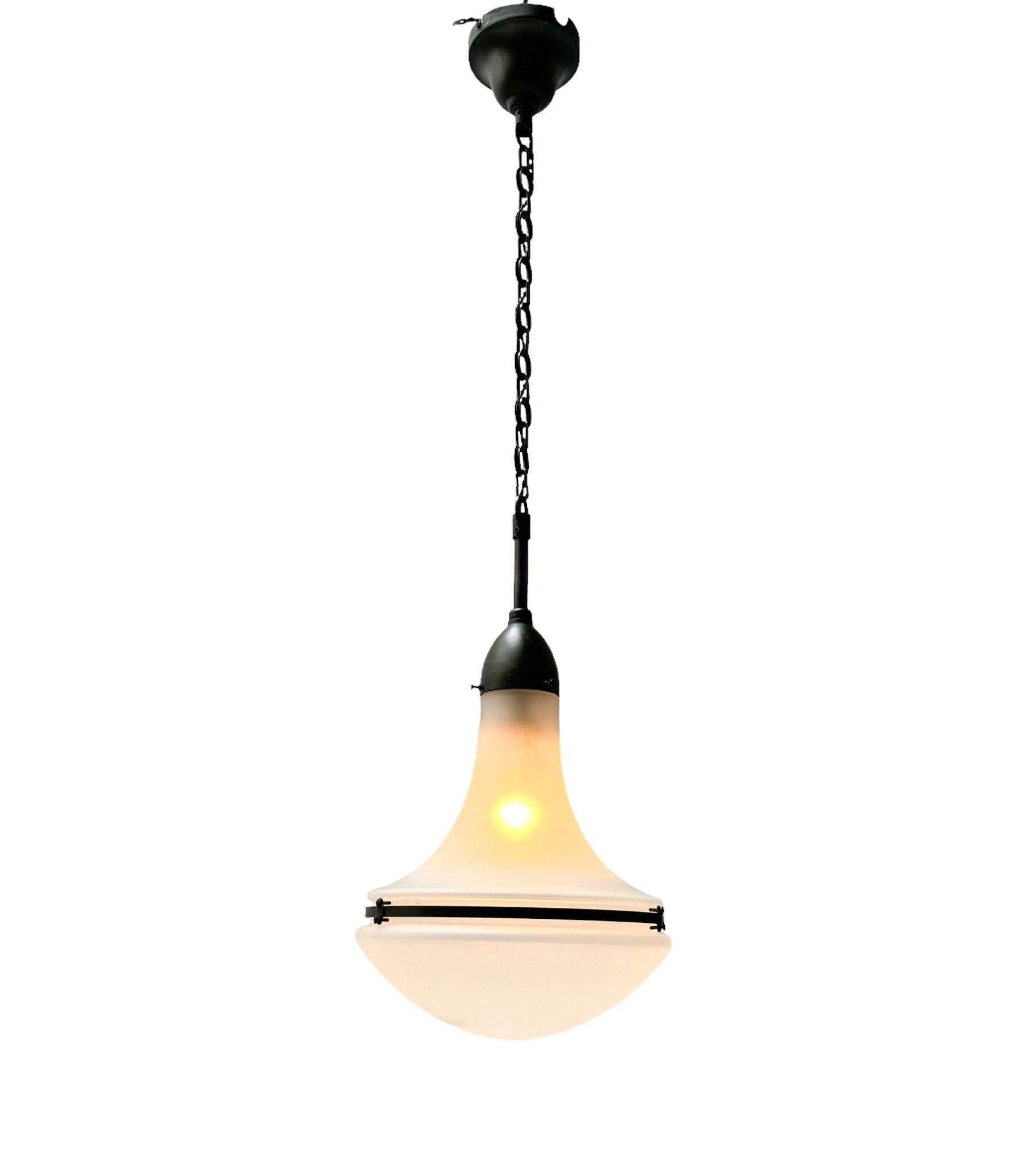 Stunning and elegant Art Nouveau pendant lamp.
Design by Peter Behrens for Siemens.
Striking German design from the 1900s.
Original patinated metal frame and chain with a brass finish and original etched glass shades.
Rewired with one original