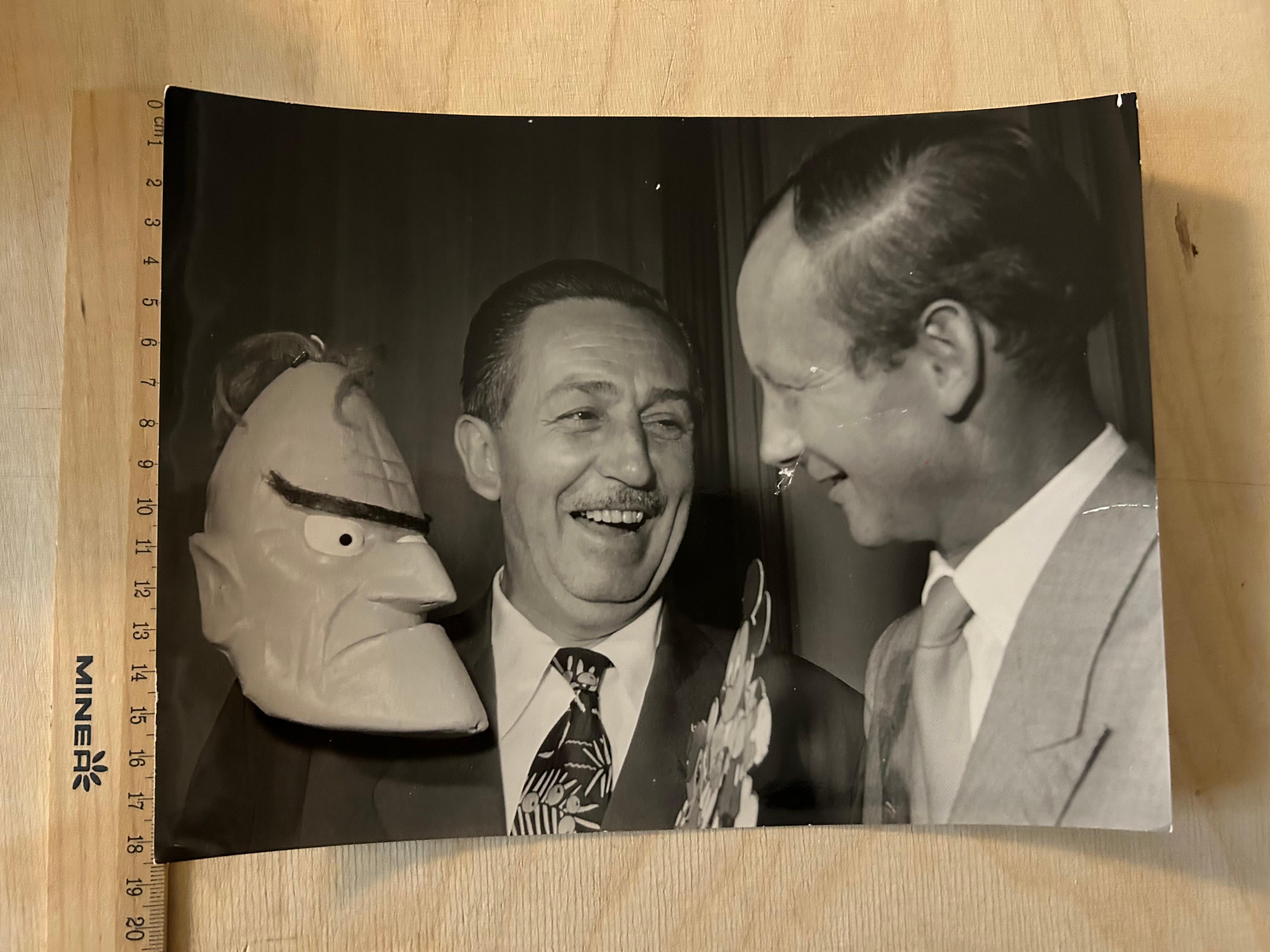 Walter „Walt“ Disney  - Convolute of 7 Original Press Fotos aus der Presse im Angebot 7