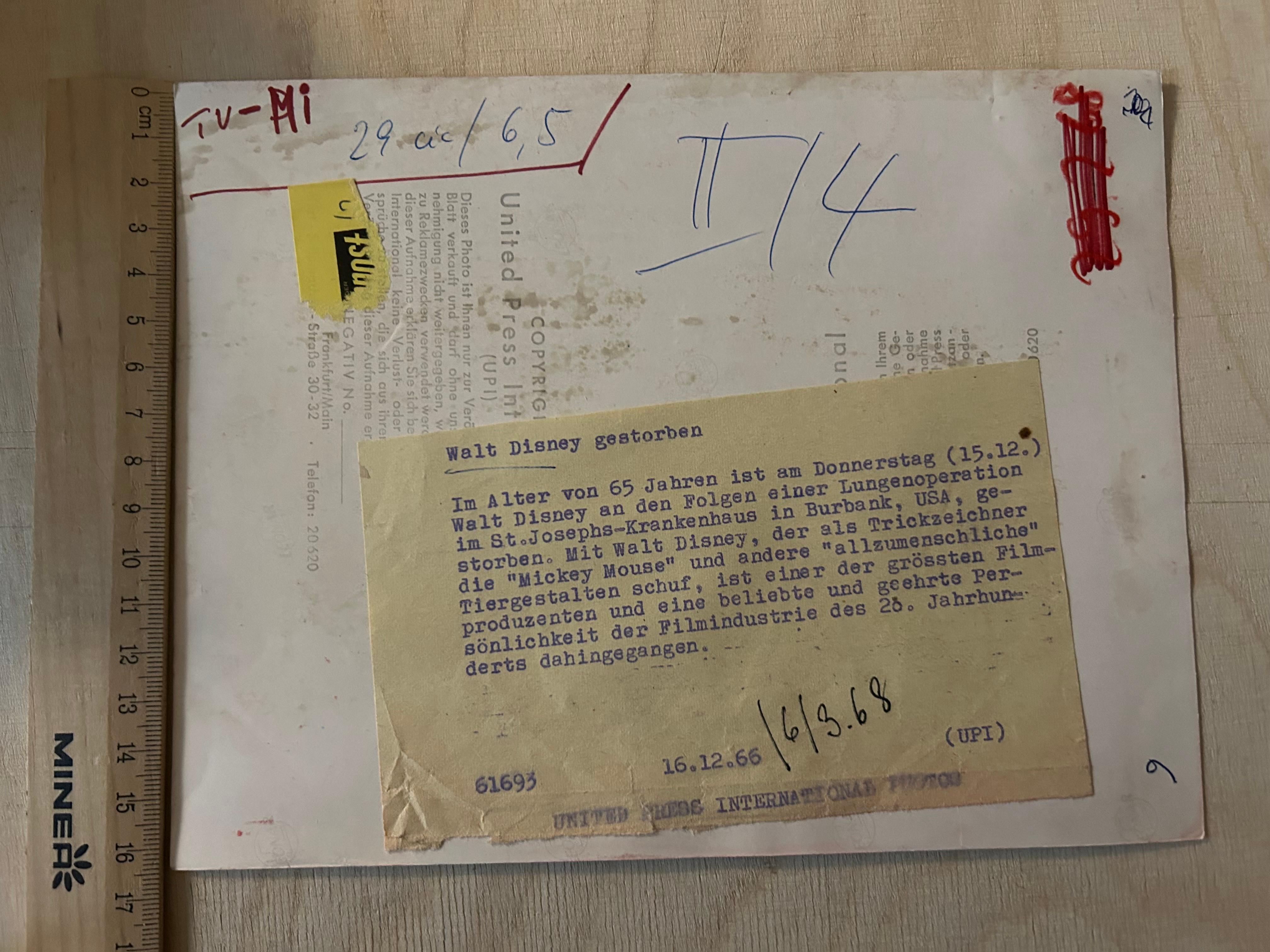 Walter „Walt“ Disney  - Convolute of 7 Original Press Fotos aus der Presse im Angebot 8