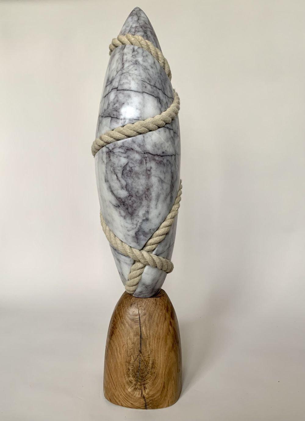 Aspiration von Peter Brooke-Ball – Skulptur aus Marmor, Eiche und Seil, abstrakt im Angebot 4