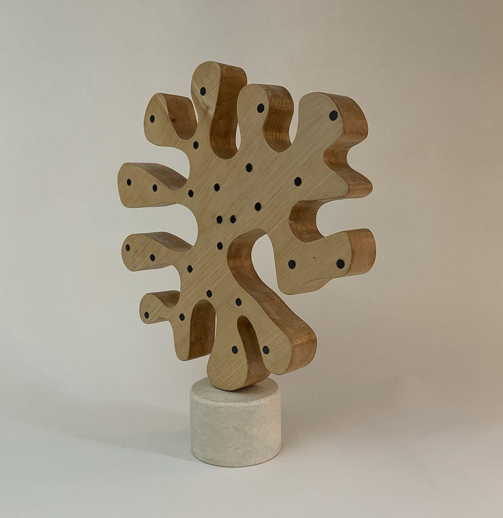 Partytime de Peter Brooke-Ball - Sculpture en bois, formes organiques, abstraites en vente 1