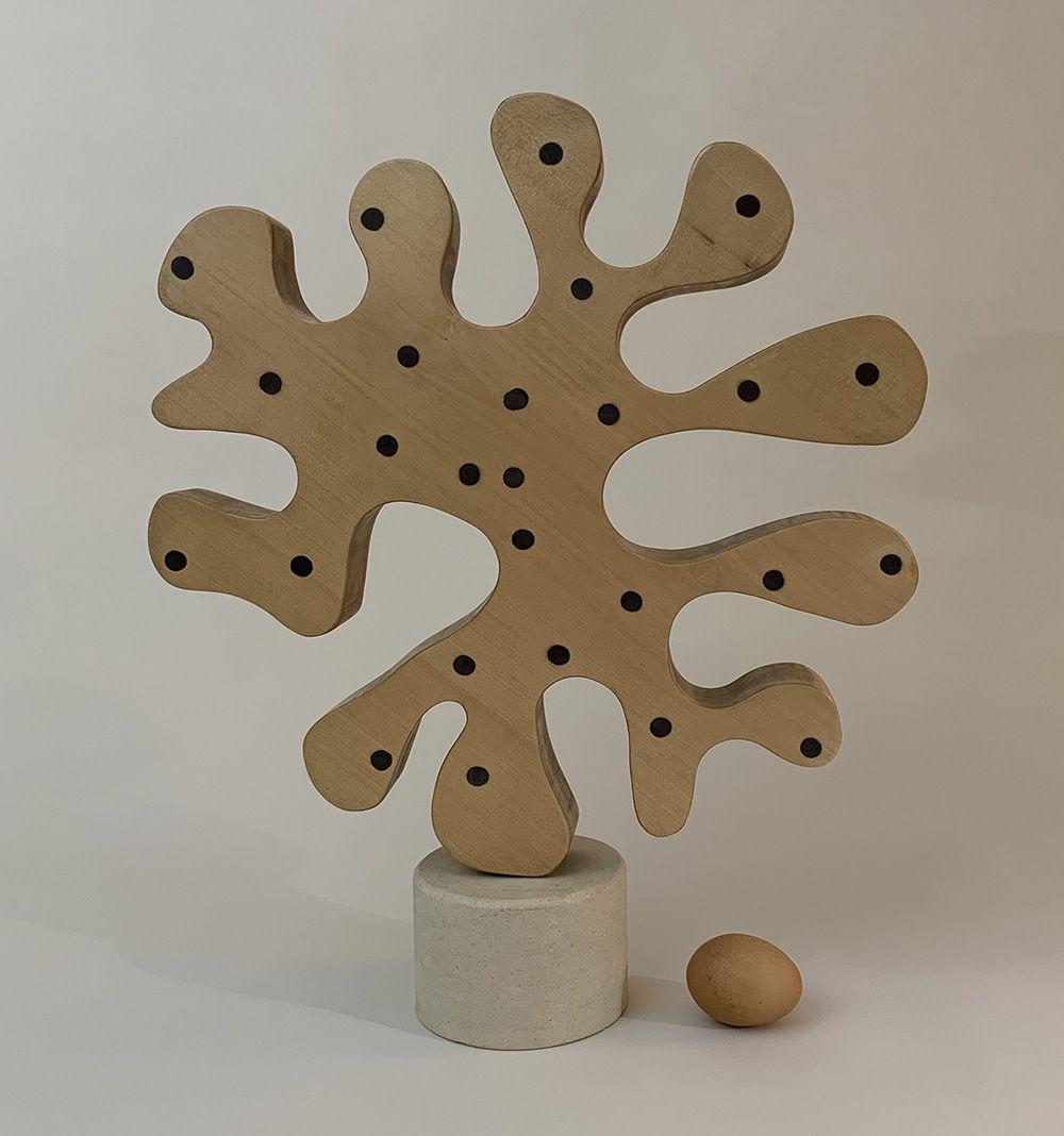 Partytime de Peter Brooke-Ball - Sculpture en bois, formes organiques, abstraites en vente 2