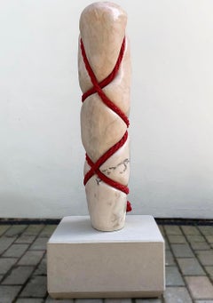 Praise von Peter Brooke-Ball - Seil- und Marmorskulptur, abstrakt, hell, rot