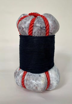 Squeeze de Peter Brook and Ball - Sculpture abstraite en marbre