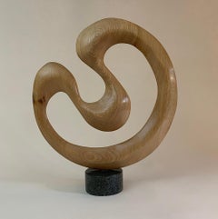 Swirl de Peter Brooke-Ball - Sculpture en bois et en pierre:: abstraite