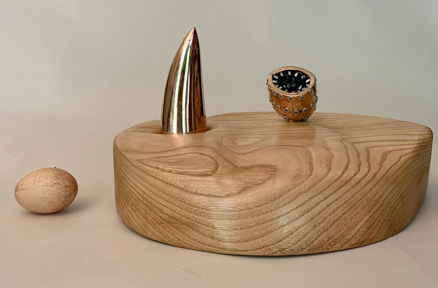 Variation on a theme II : Hegemony by Peter Brooke-Ball – Bronze, Eschenholz, Stahl im Angebot 1