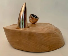Variazione su un tema II: Hegemony di Peter Brooke-Ball - bronzo, legno di frassino, acciaio