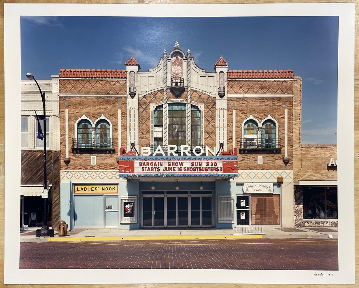 Barron Theater, Pratt, KS von Peter Brown, 1989, Archivalischer Pigmentdruck im Angebot 1