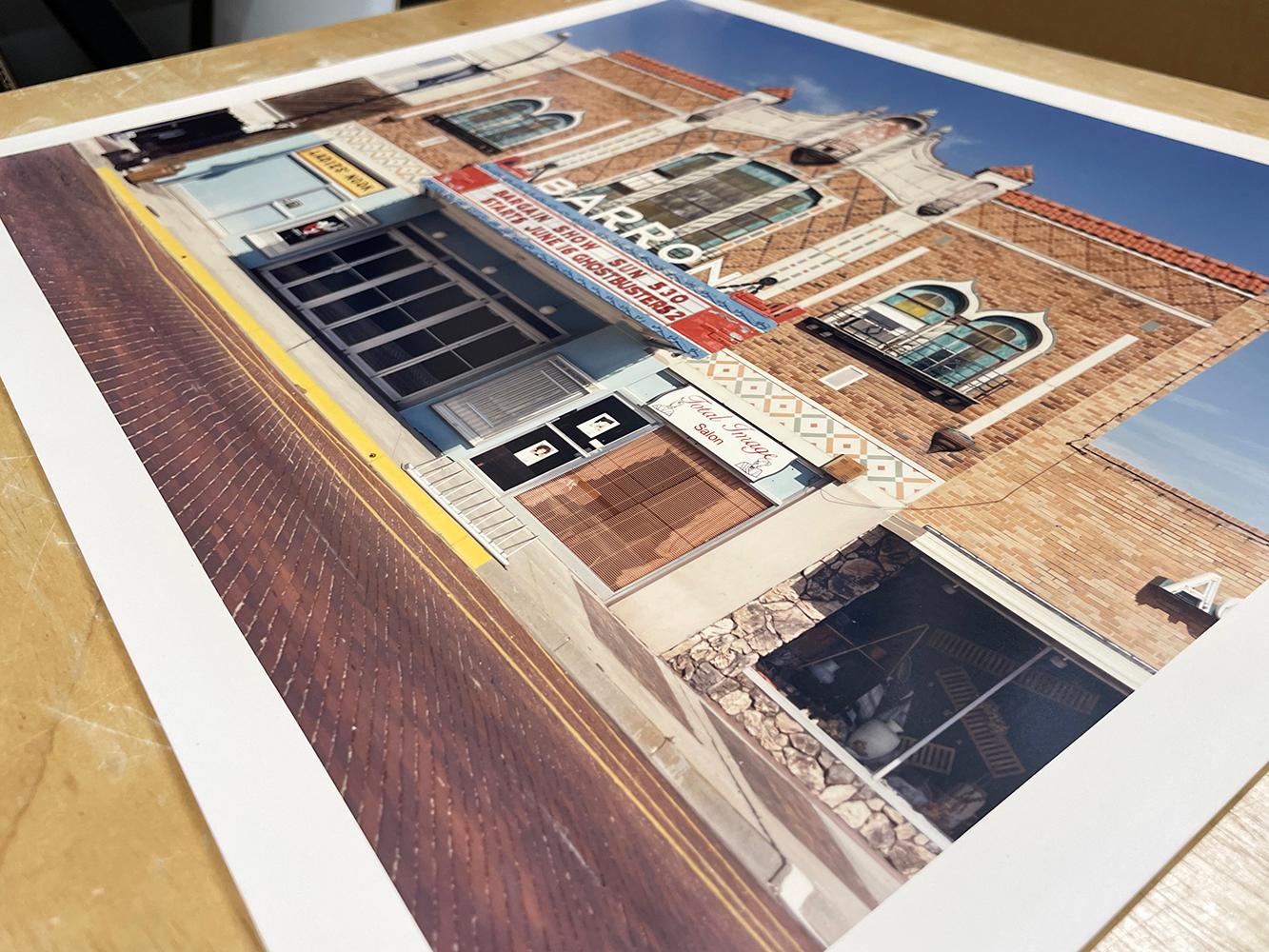 Barron Theater, Pratt, KS von Peter Brown, 1989, Archivalischer Pigmentdruck im Angebot 3