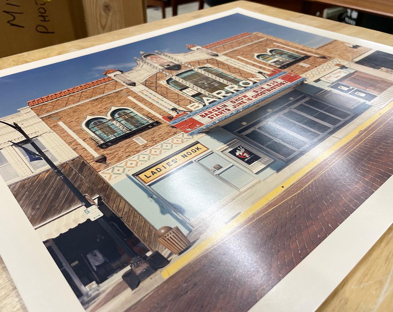 Barron Theater, Pratt, KS von Peter Brown, 1989, Archivalischer Pigmentdruck im Angebot 4