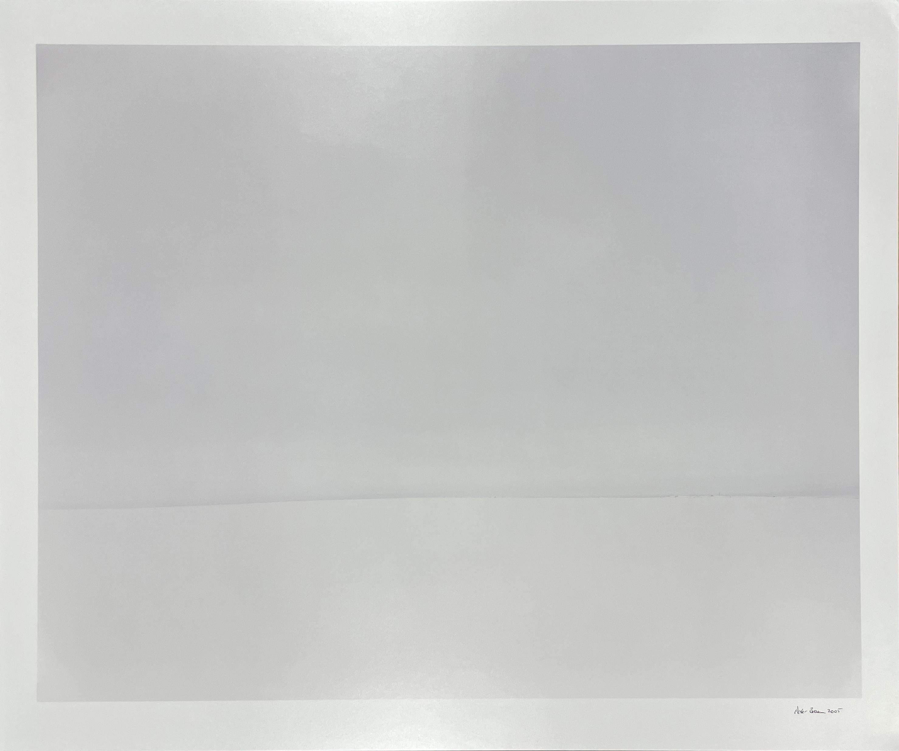 Bennett, Colorado – Farbfotografie in limitierter Auflage, Landschaft, Minimal, Schnee – Photograph von Peter Brown