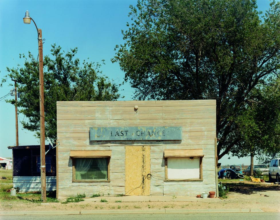Color Photograph de Peter Brown - Cotton Center, TX