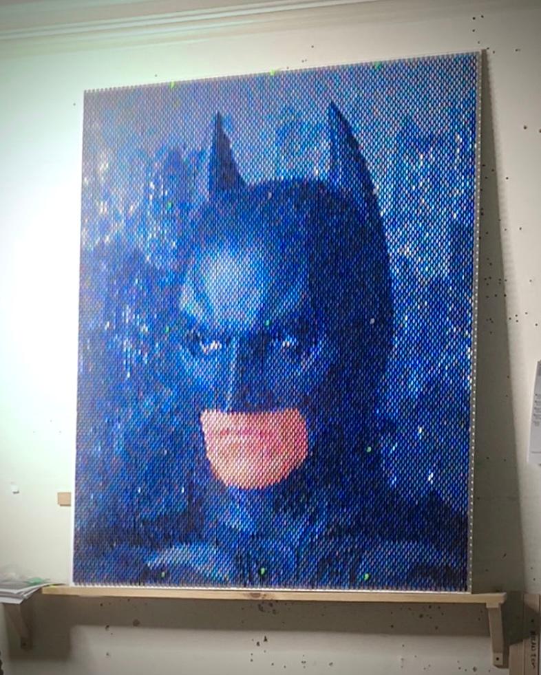 Pop-Art, blaue Batman-Farbe-Schnörkel, geschnitten in Museumsrahmen, nicht blendfreies Plexiglas 1