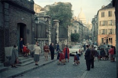 Street Scene In Montmartre aus der Pariser Farbserie 1956-61 Riesige Größe