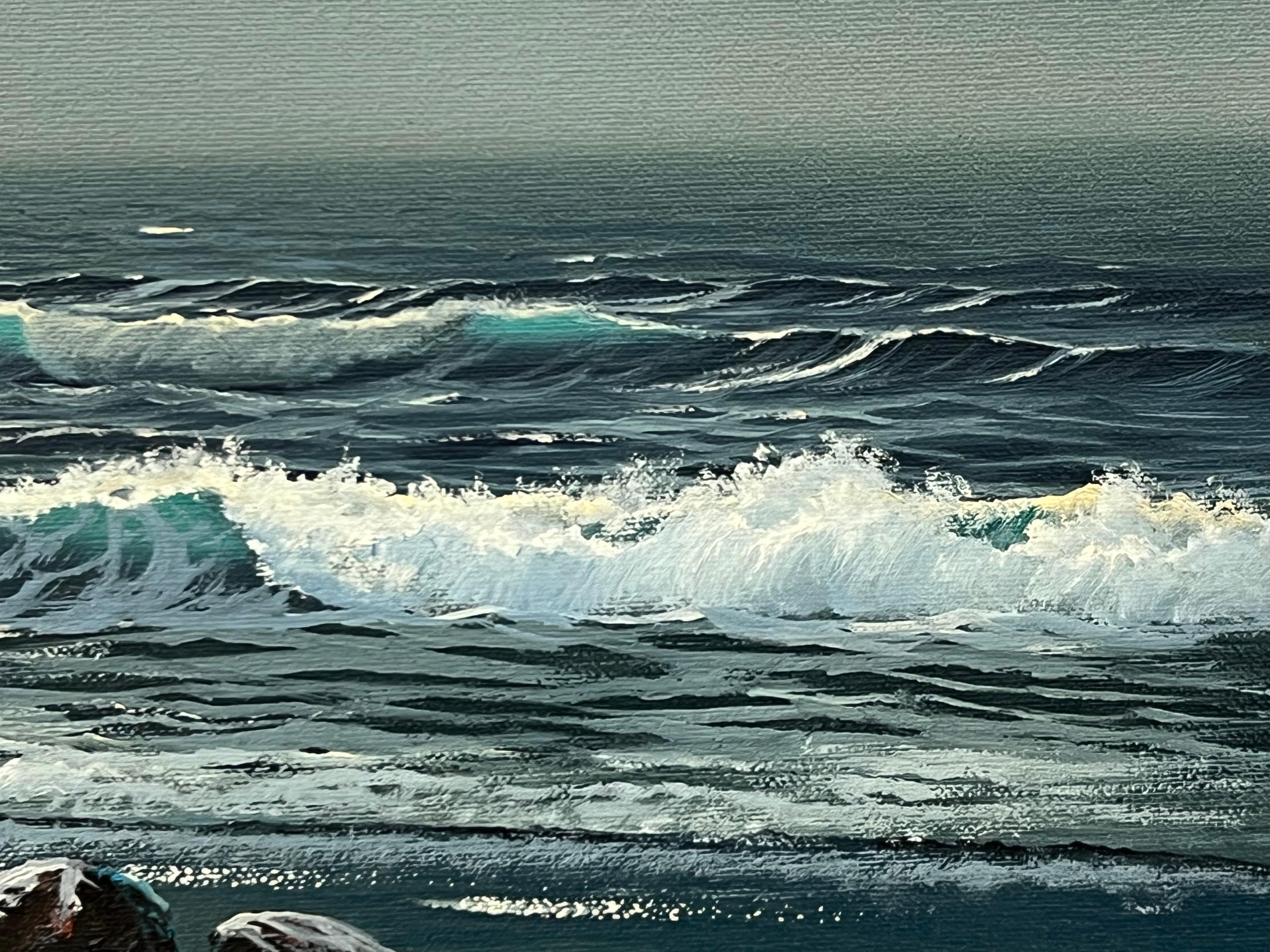 Paisaje marino Luz de luna con olas rompiendo Pintura al óleo británica vintage
Firmado abajo a la izquierda

El arte mide 20 x 16 pulgadas
El marco mide 24 x 20 pulgadas

Este cuadro representa una serena y dramática escena costera bajo un cielo