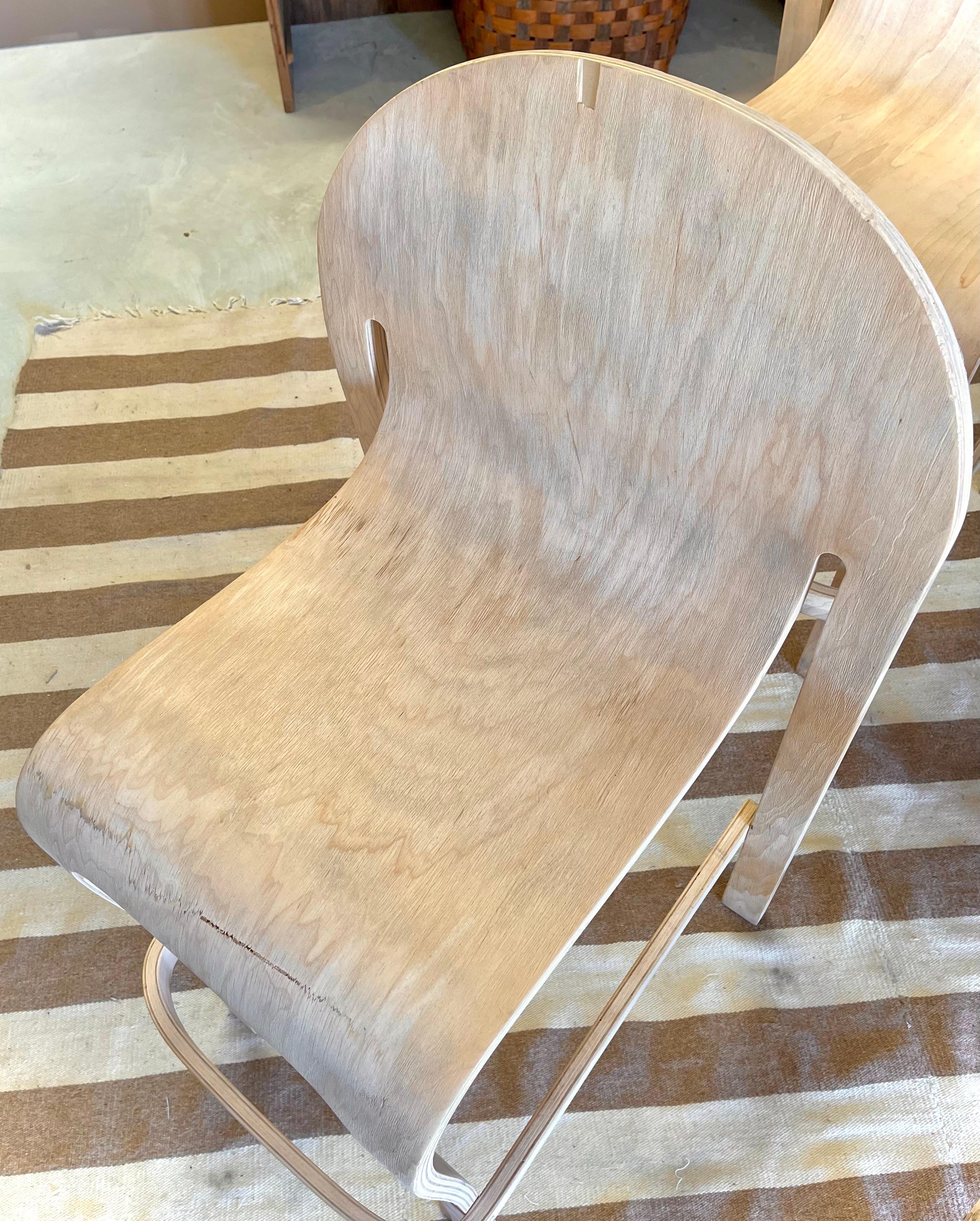 Peter Danko Bodyform Stacking Bentwood Barhocker, 3er Set im Angebot 2