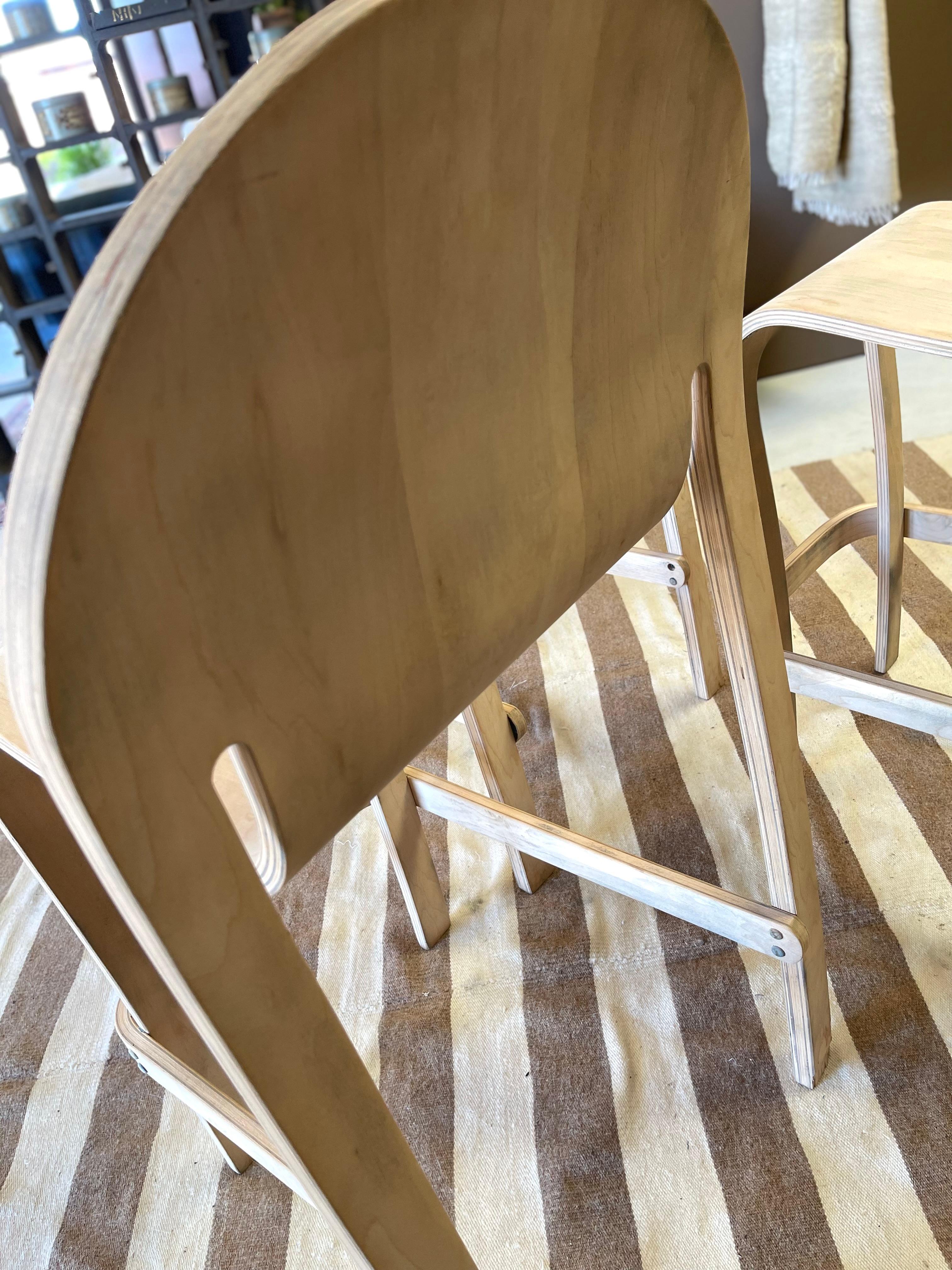 Peter Danko Bodyform Stacking Bentwood Barhocker, 3er Set im Angebot 4