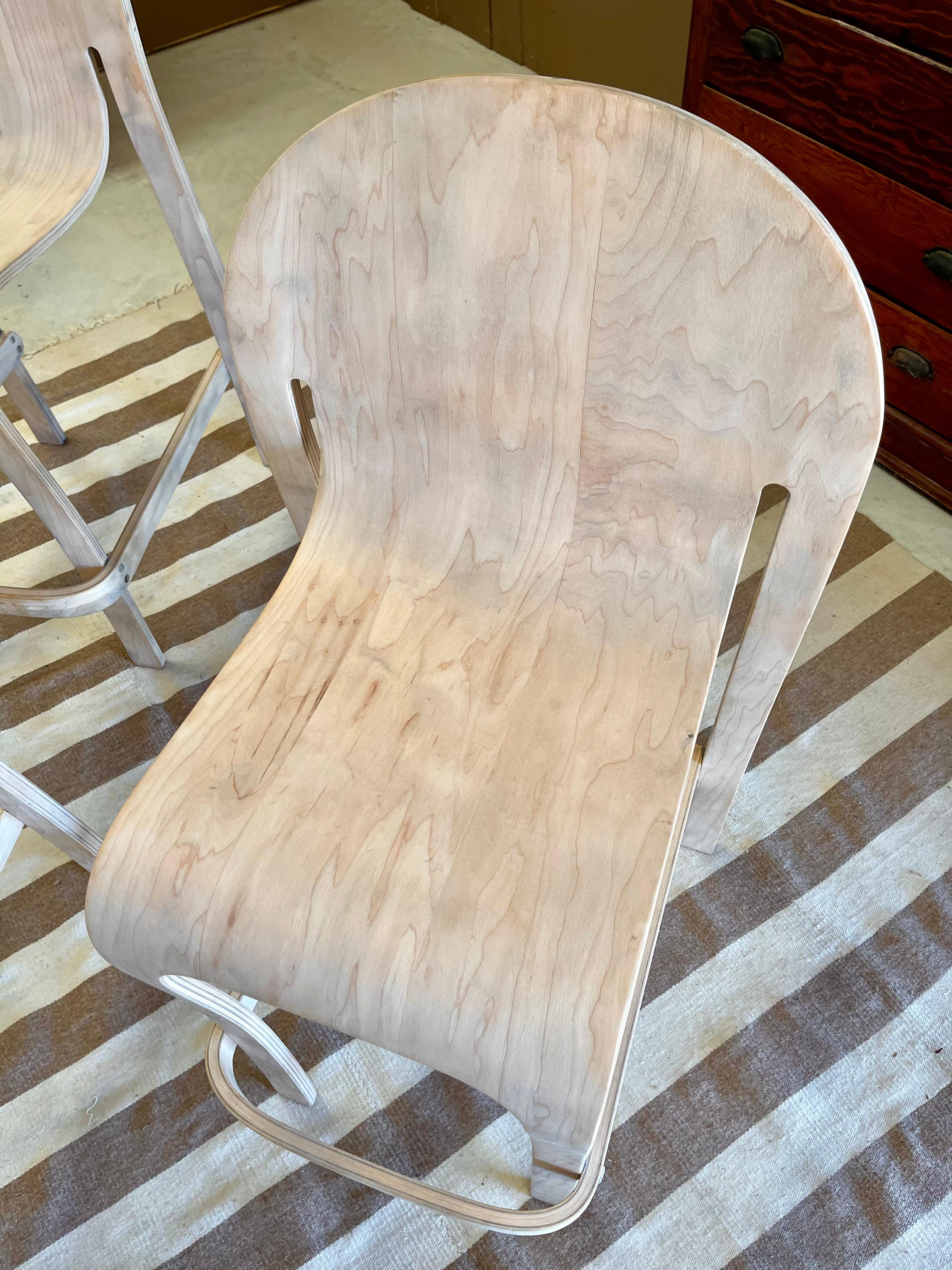 Peter Danko Bodyform Stacking Bentwood Barhocker, 3er Set im Zustand „Gut“ im Angebot in Mckinney, TX