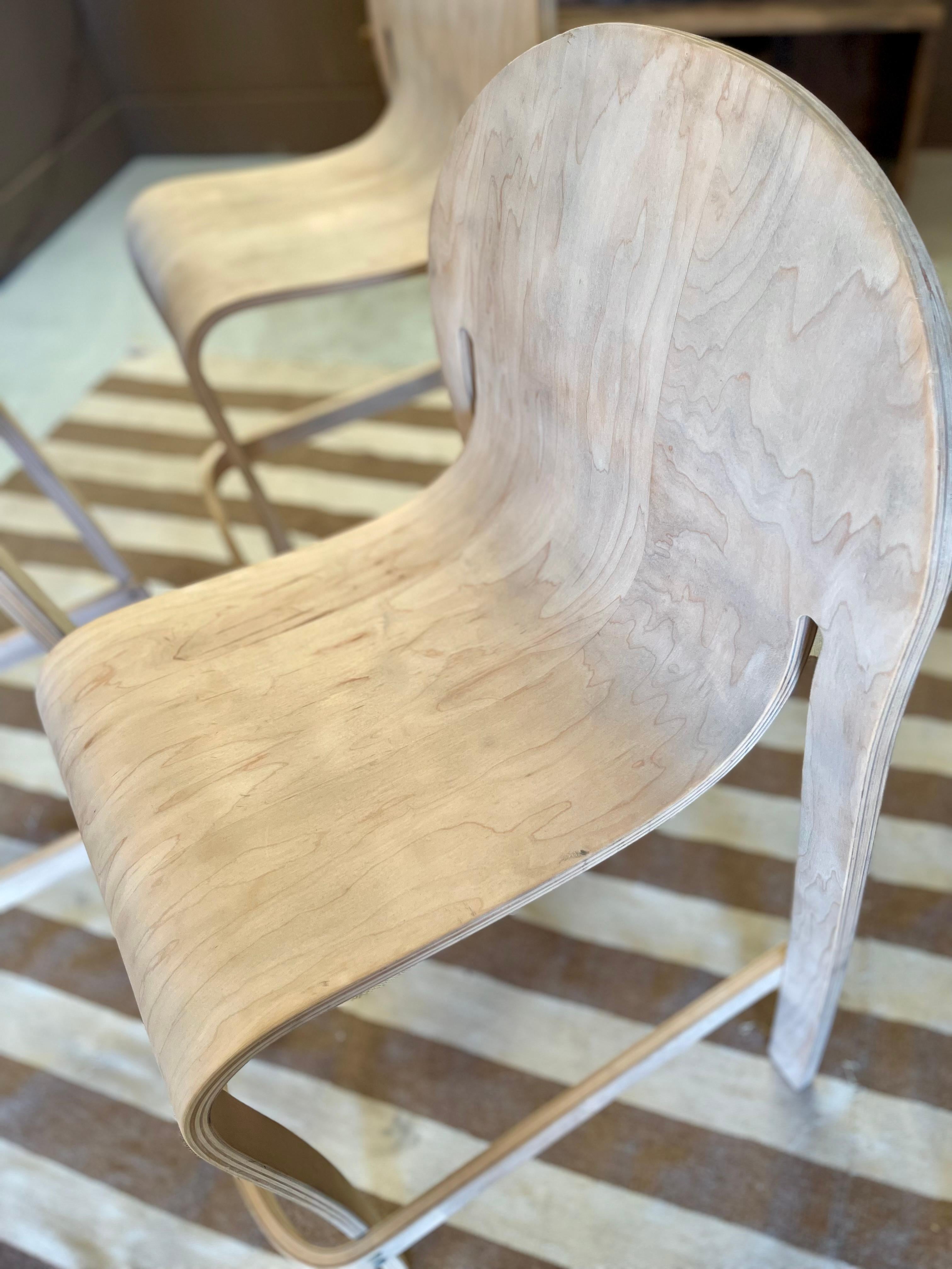 Peter Danko Bodyform Stacking Bentwood Barhocker, 3er Set im Angebot 1