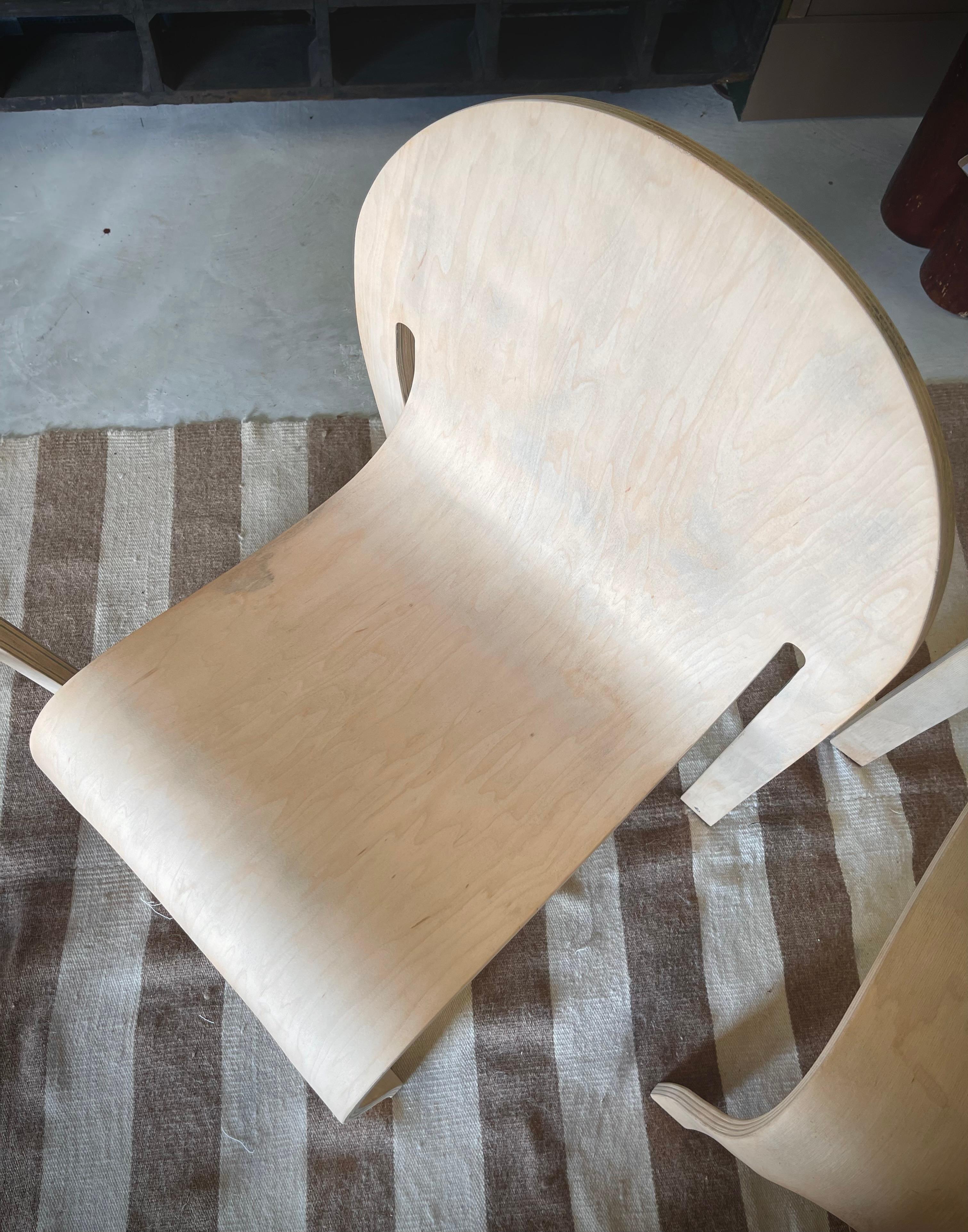 Peter Danko Bodyform Stapelstühle, 5er Set im Angebot 2