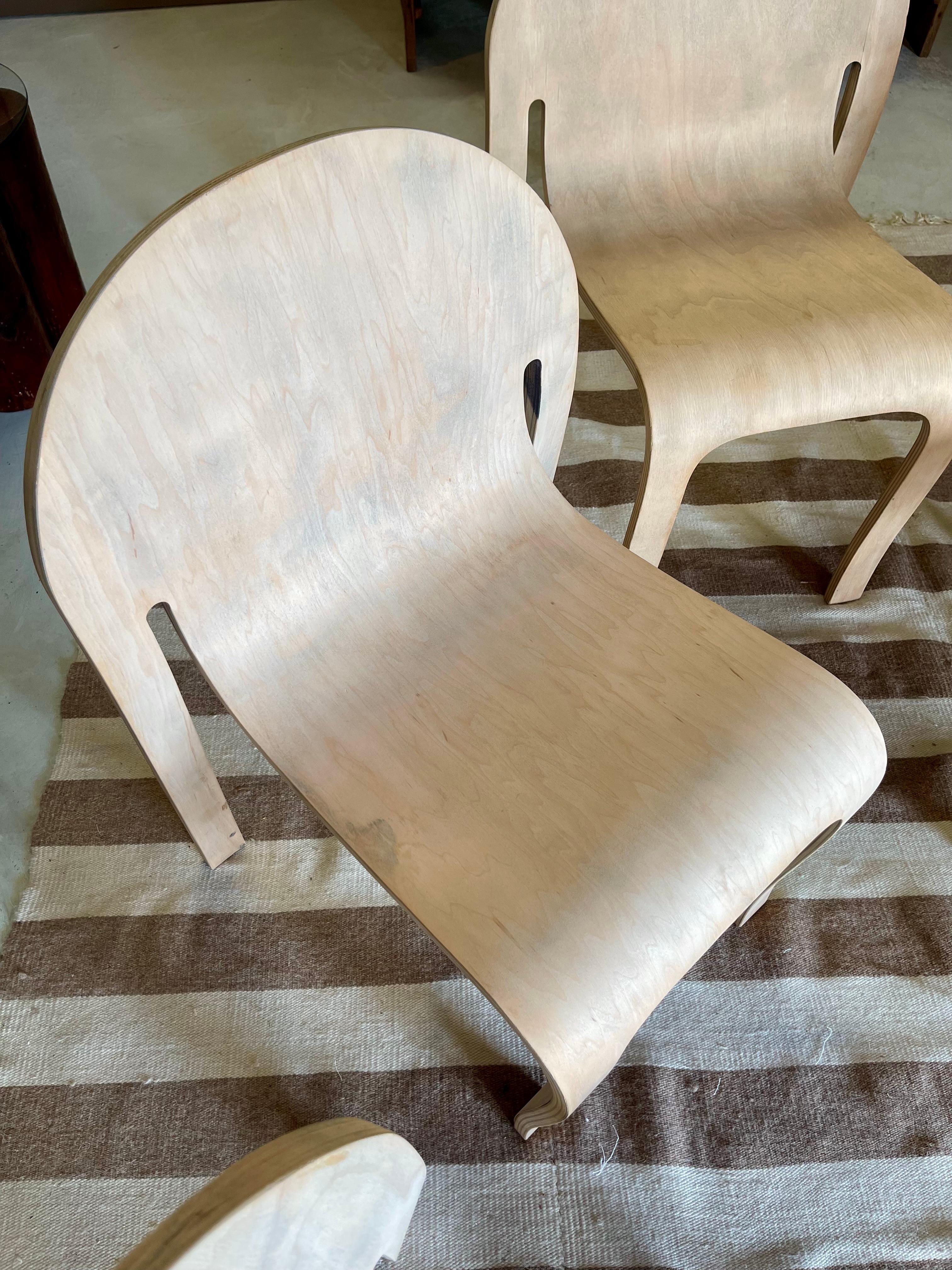 Peter Danko Bodyform Stapelstühle, 5er Set im Angebot 3