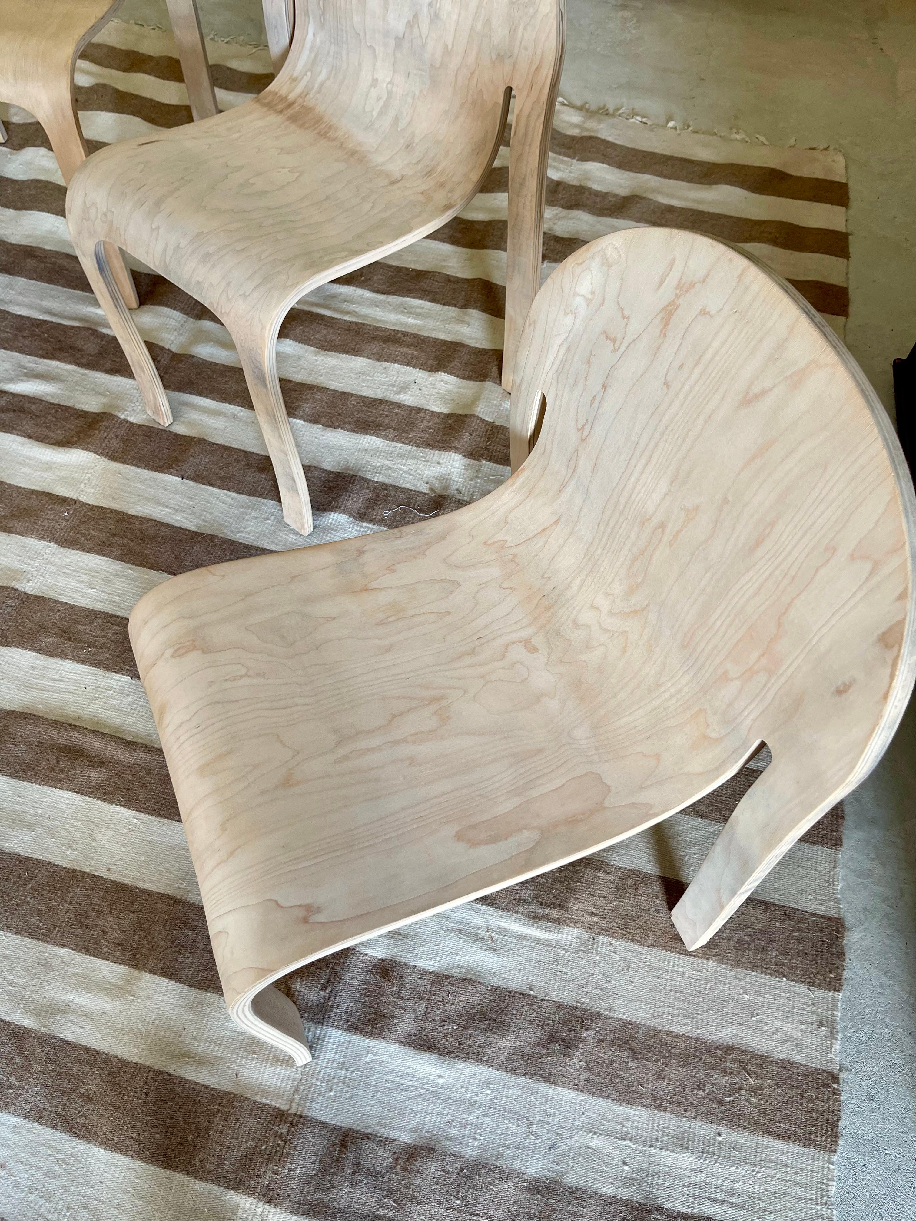 Peter Danko Bodyform Stapelstühle, 5er Set im Angebot 4