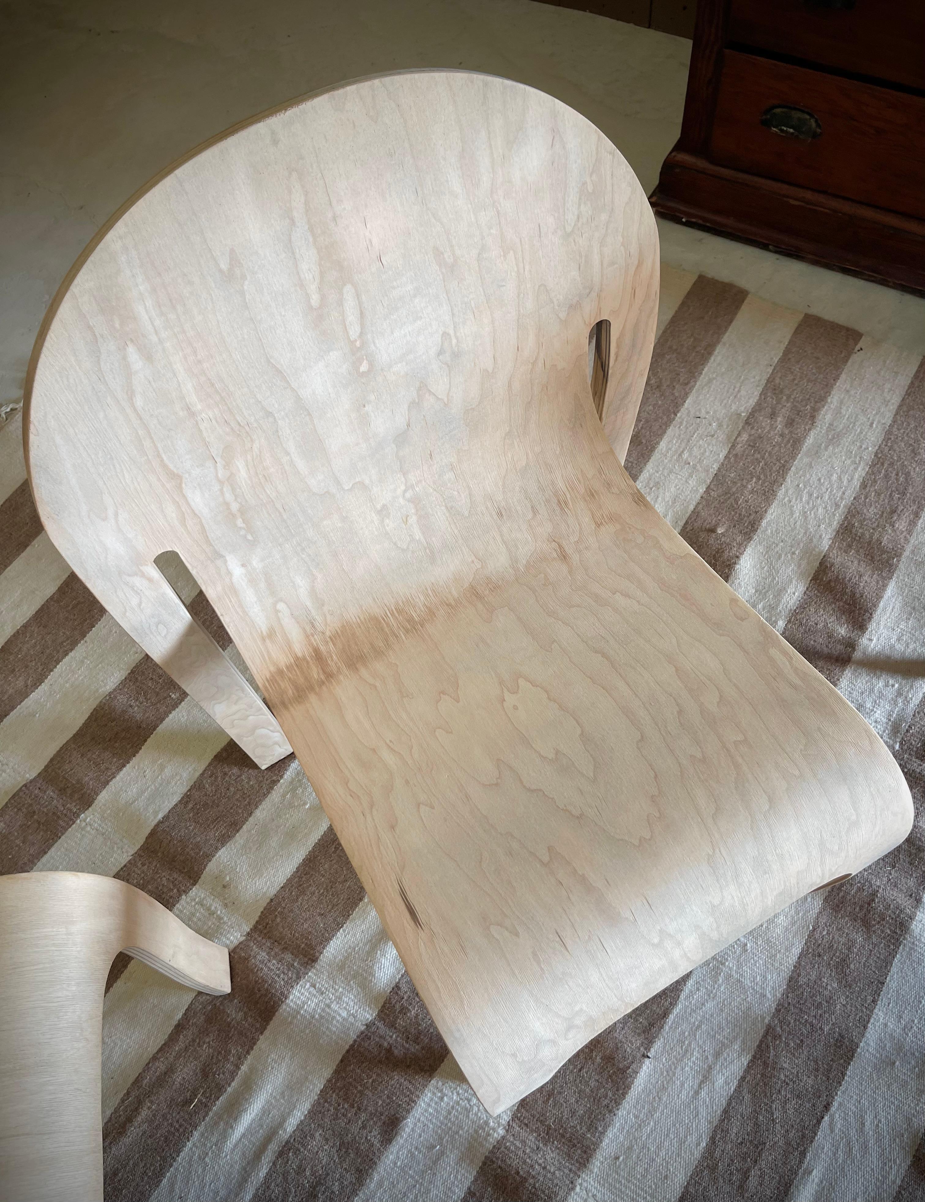 Peter Danko Bodyform Stapelstühle, 5er Set im Angebot 5