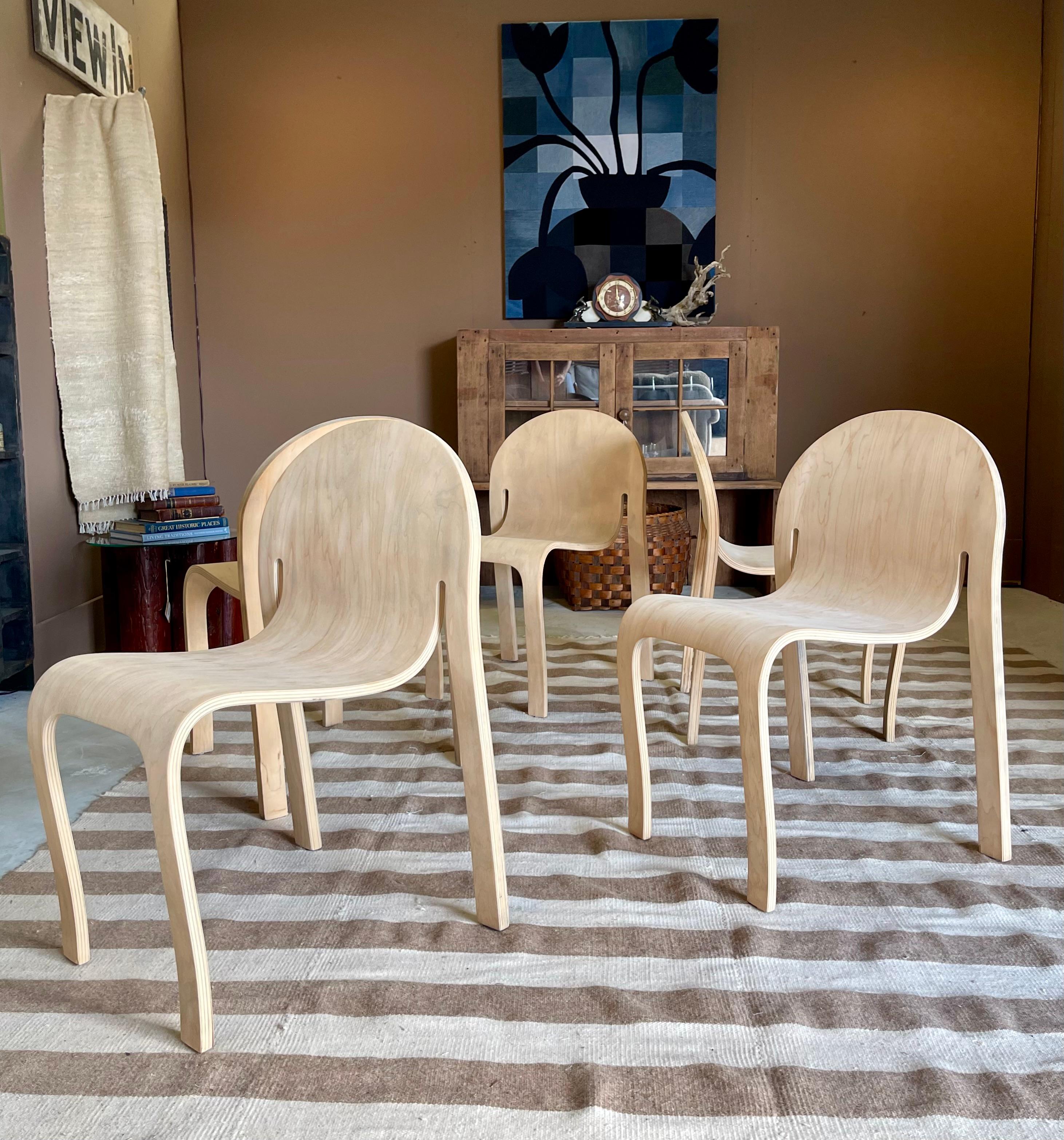 Peter Danko Bodyform Stapelstühle, 5er Set (amerikanisch) im Angebot