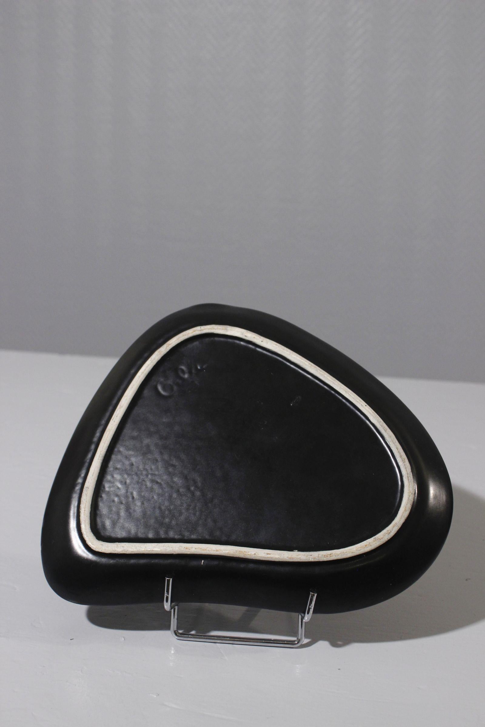 Ceramic Peter & Denise Orlando free-form dish 1950s black satin enamel abstract design
