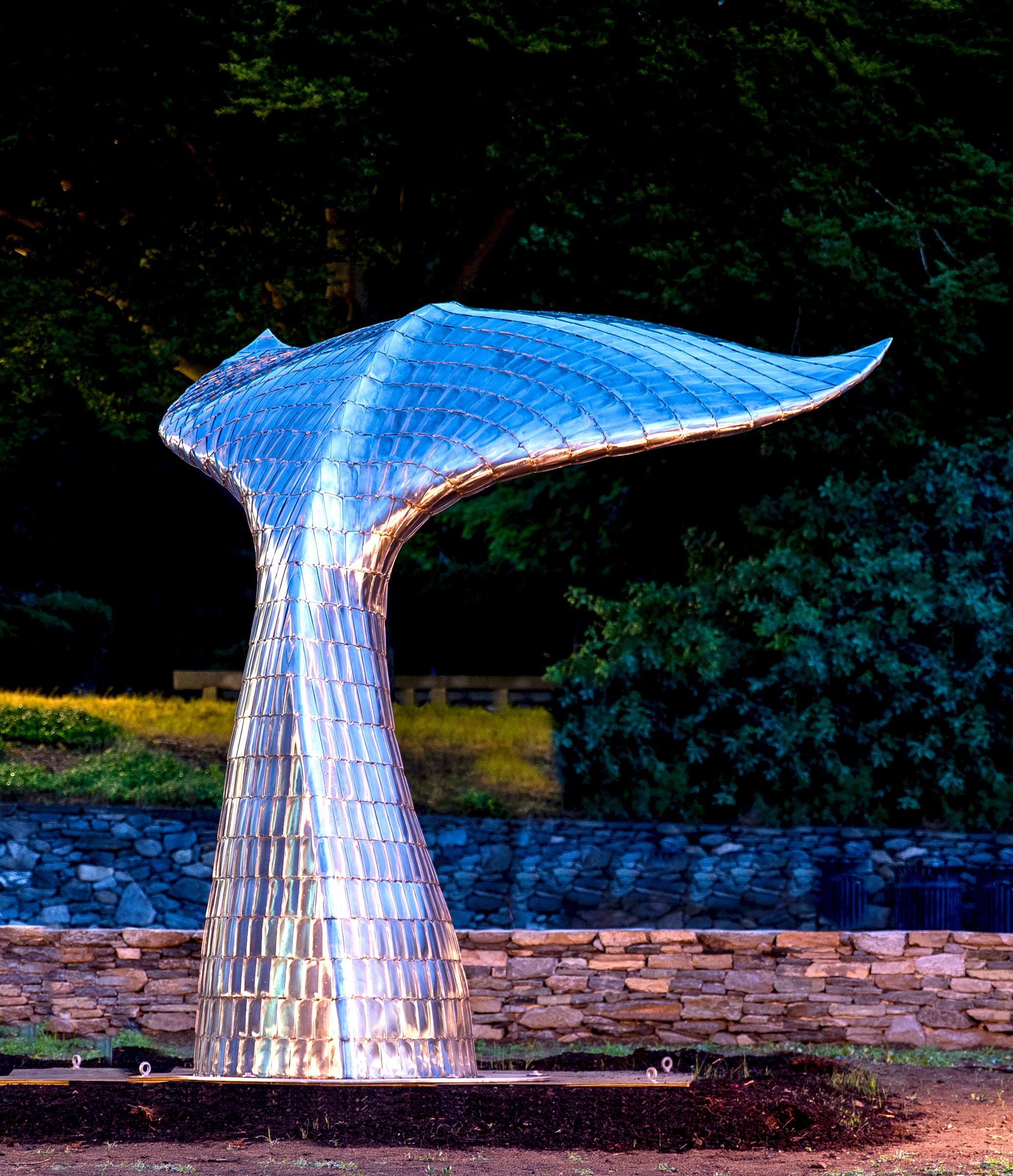 Whale's Tail - Sculpture by Peter Diepenbrock