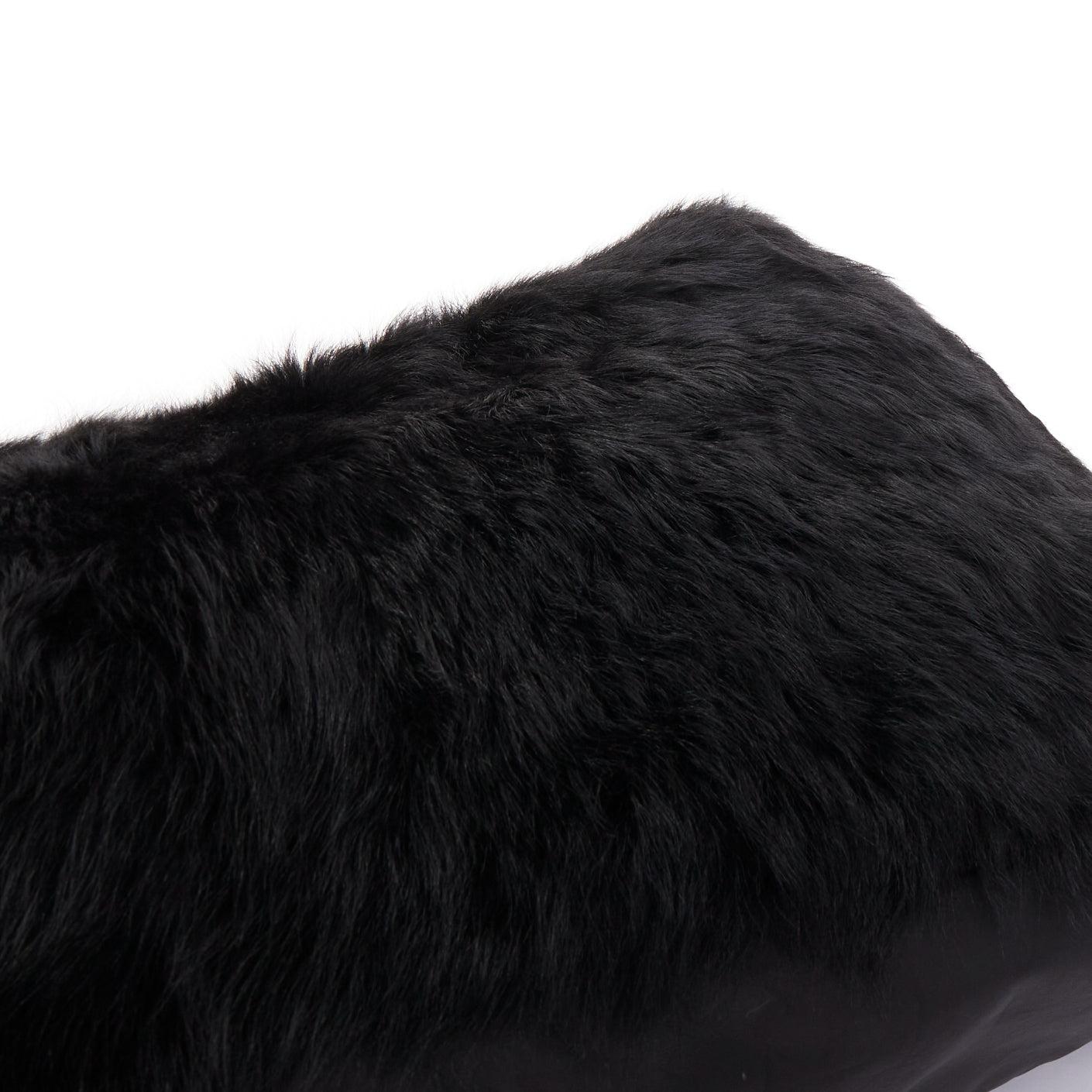 Sac fourre-tout en fourrure de shearling noire et cuir souple blanc avec logo à l'épaule de PETER DO en vente 2