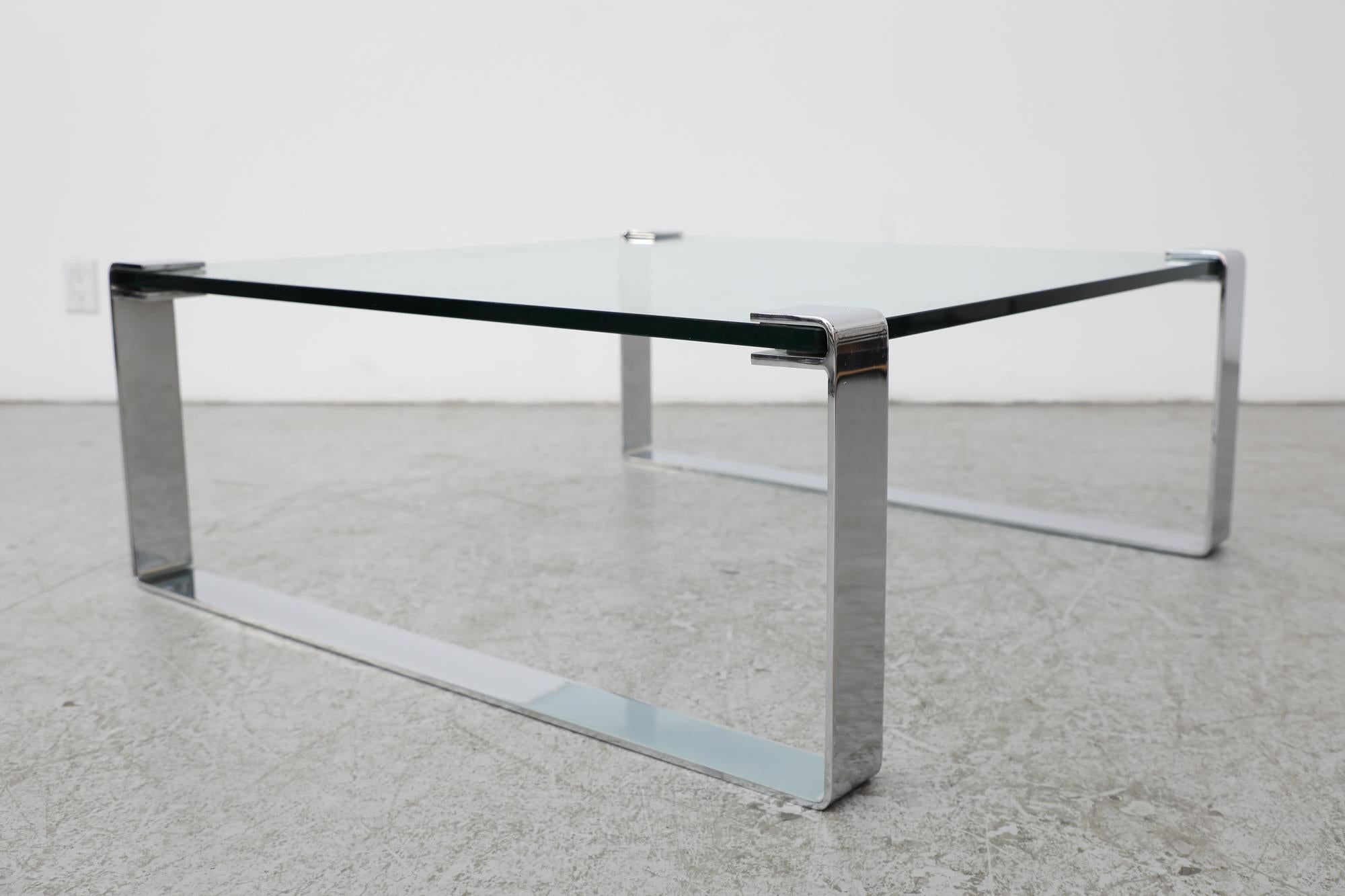 Verre Table basse épaisse Peter Draenert modèle 1022 avec base carrée chromée en vente