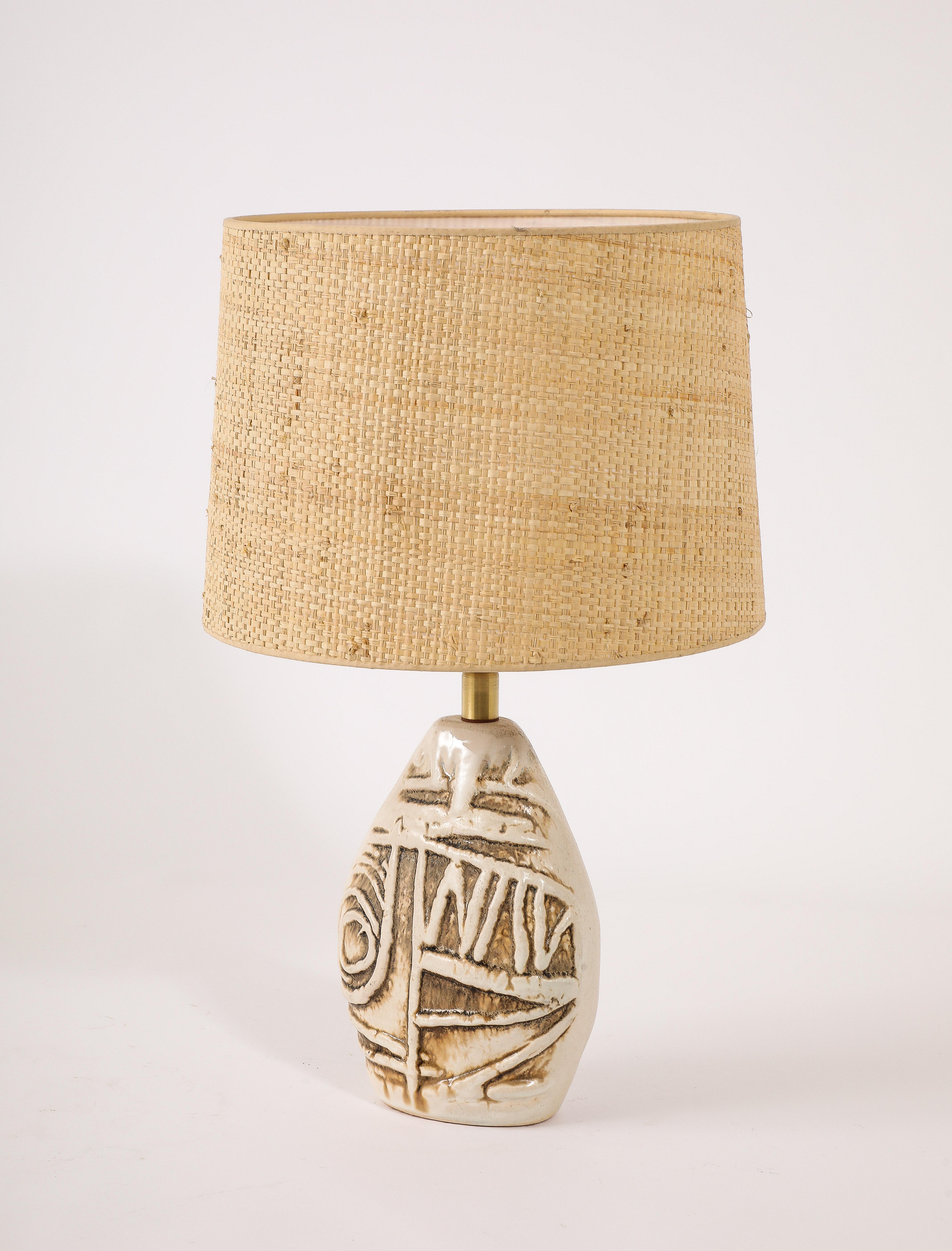 Lampe de bureauScrafito en céramique blanche de Peter Ellery, Royaume-Uni, années 1960 Bon état - En vente à New York, NY