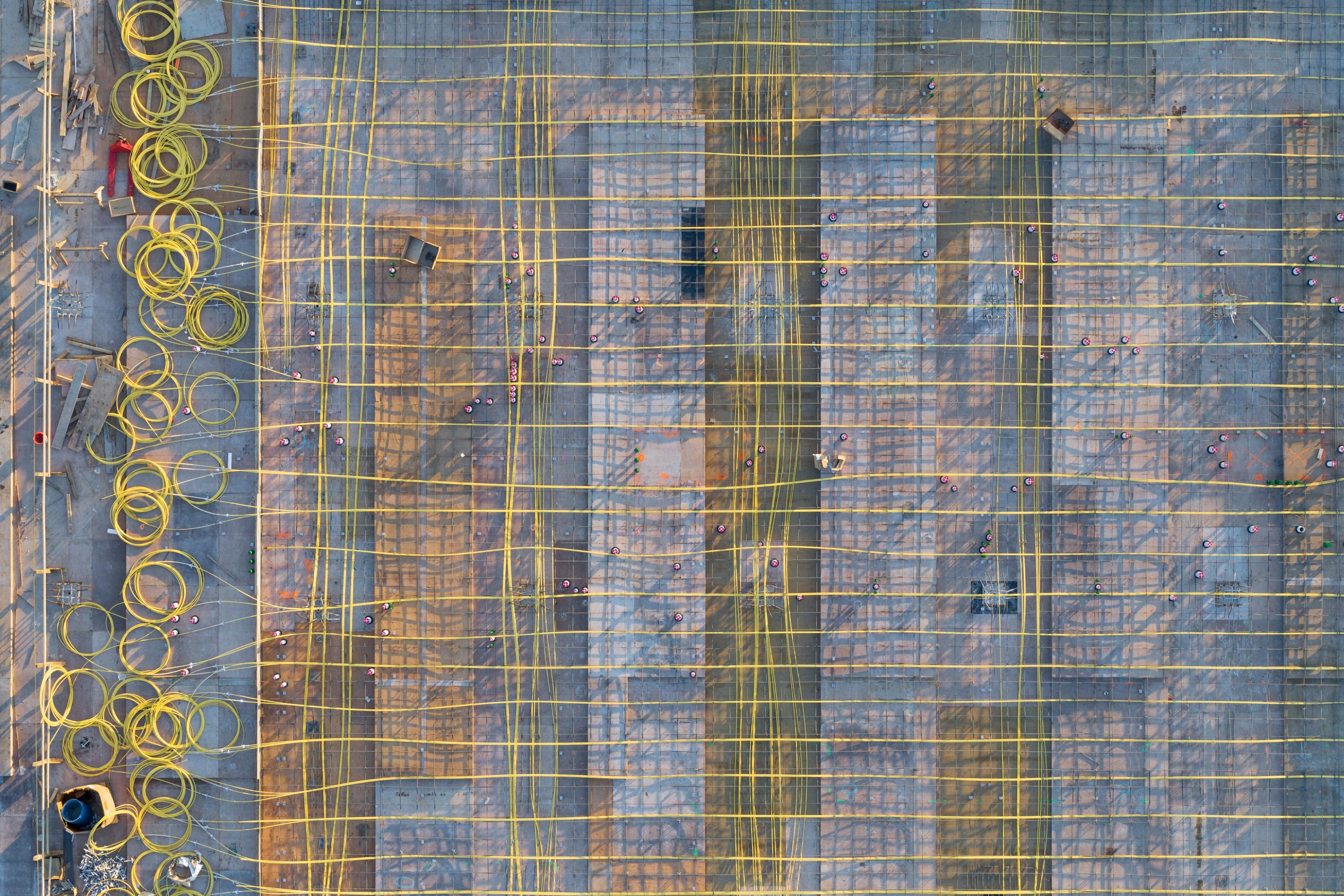 Landscape Photograph de Peter Essick - "Obra en construcción, Decatur, GA #7" - Fotografía aérea de paisajes - Ansel Adams