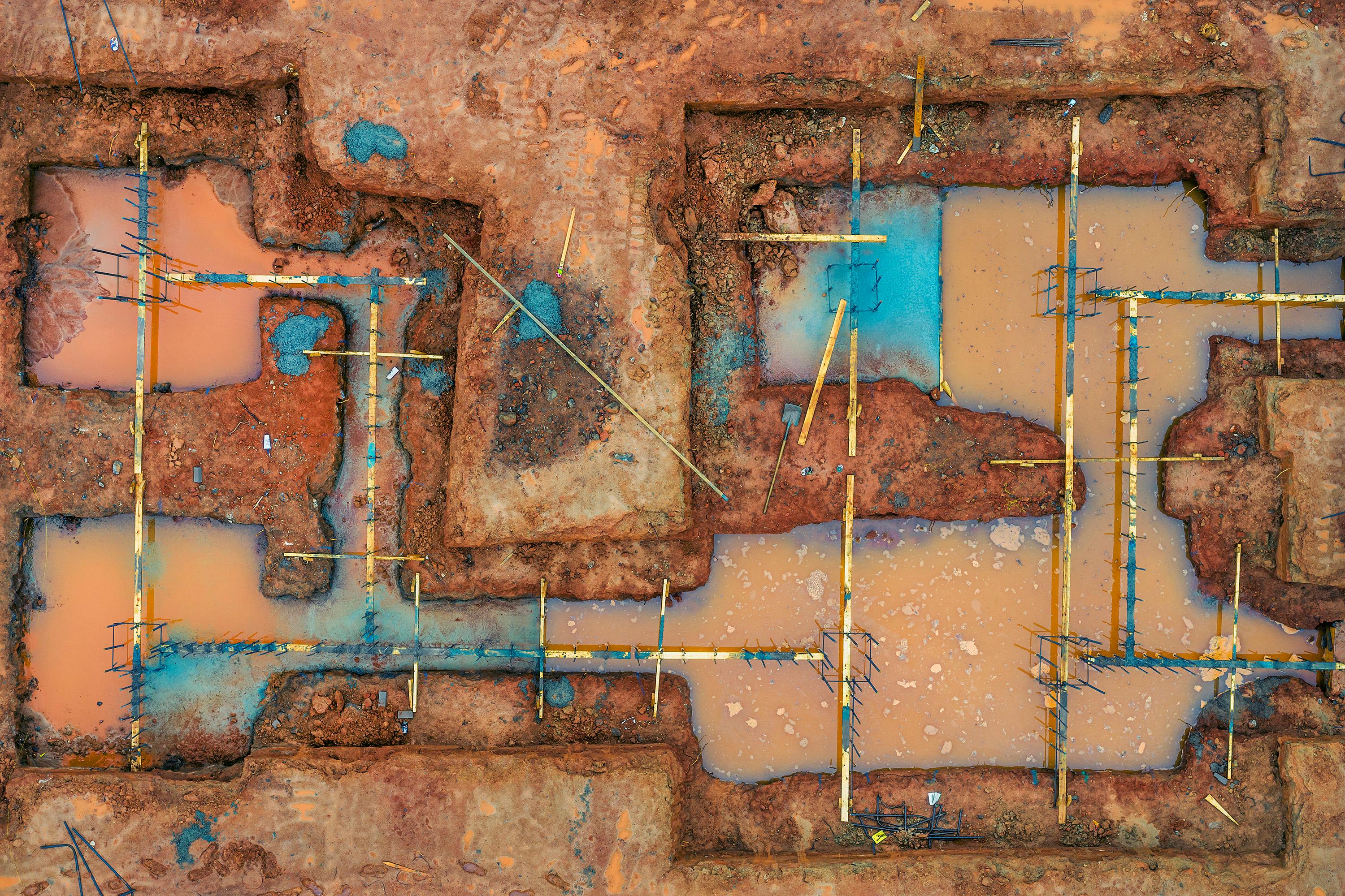Peter Essick Abstract Photograph - Construction Site, Tucker, Georgia