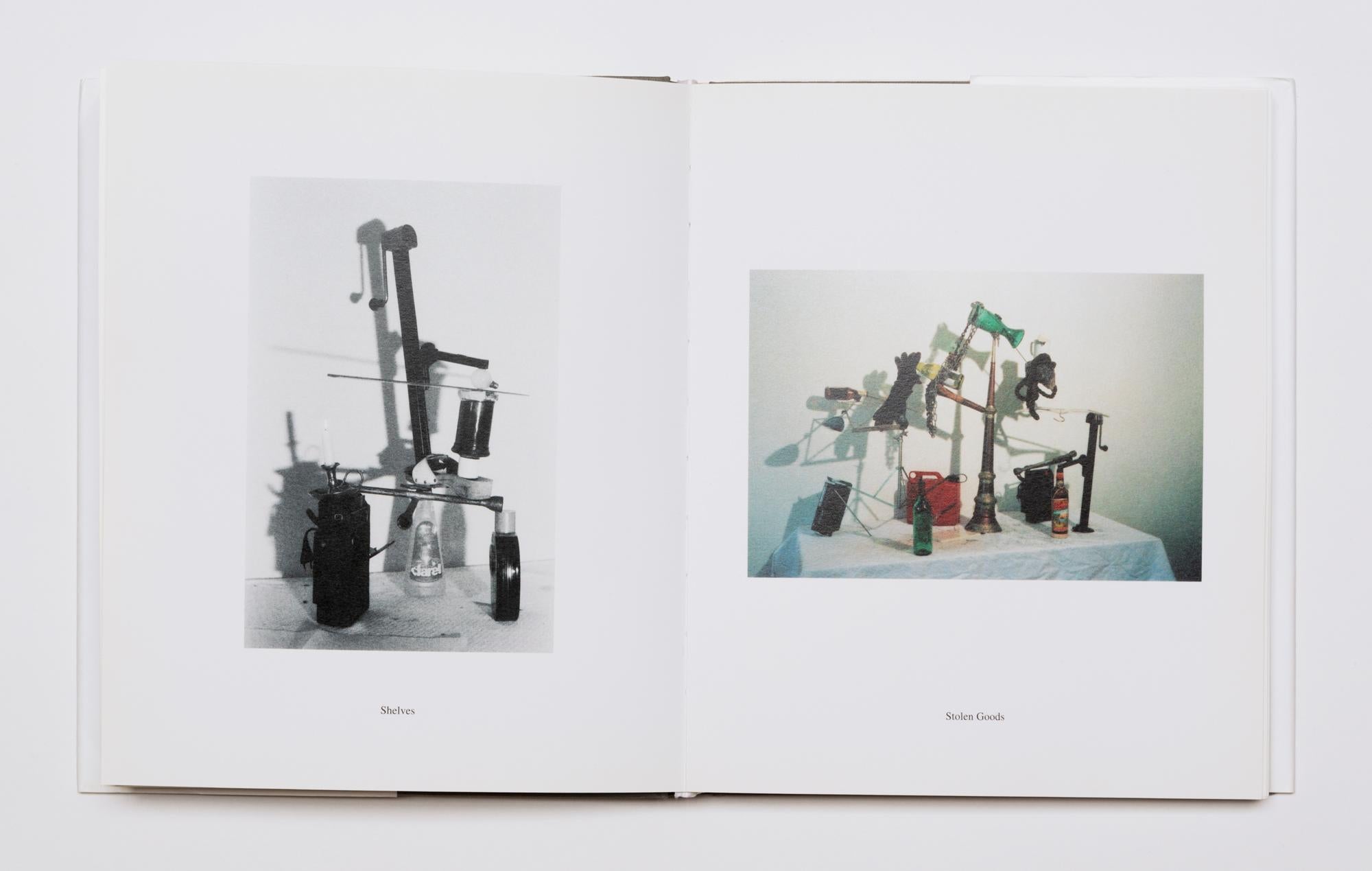 Peter Fischli / David Weiss 
Équilibres
1984-85/2006
Livre en édition limitée avec photographie dans un portfolio relié en lin
Photographie : 12 1/4 x 9 1/8 pouces ; 31 x 23 cm
Livre : 9 1/4 x 7 3/4 x 7/8 pouces ; 24 x 20 x 2 cm
Portefeuille : 15 x