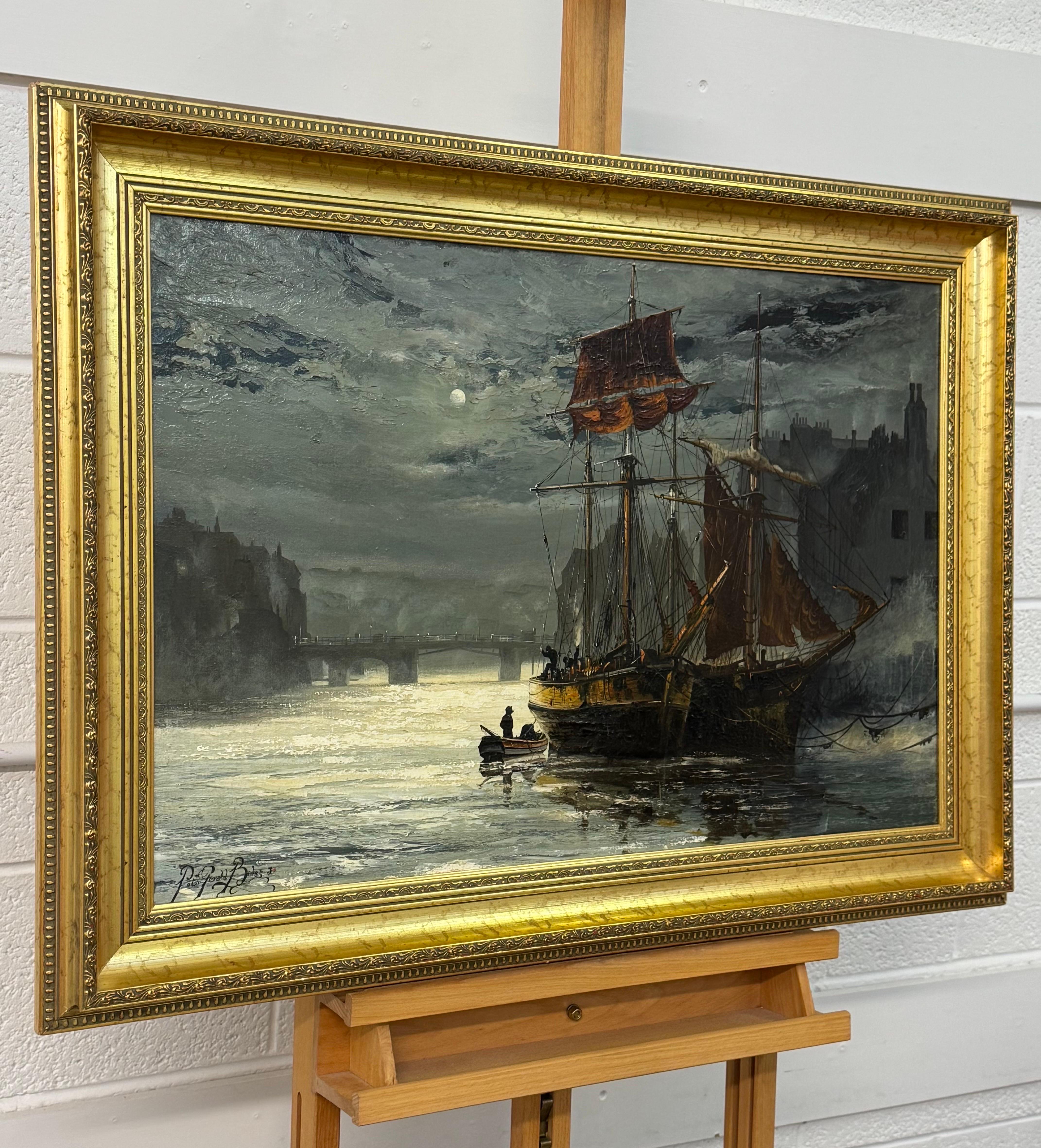 Ships in the Harbour at Moonlight, un paysage maritime de la côte Est de l'Angleterre - École anglaise Painting par Peter Gerald Baker